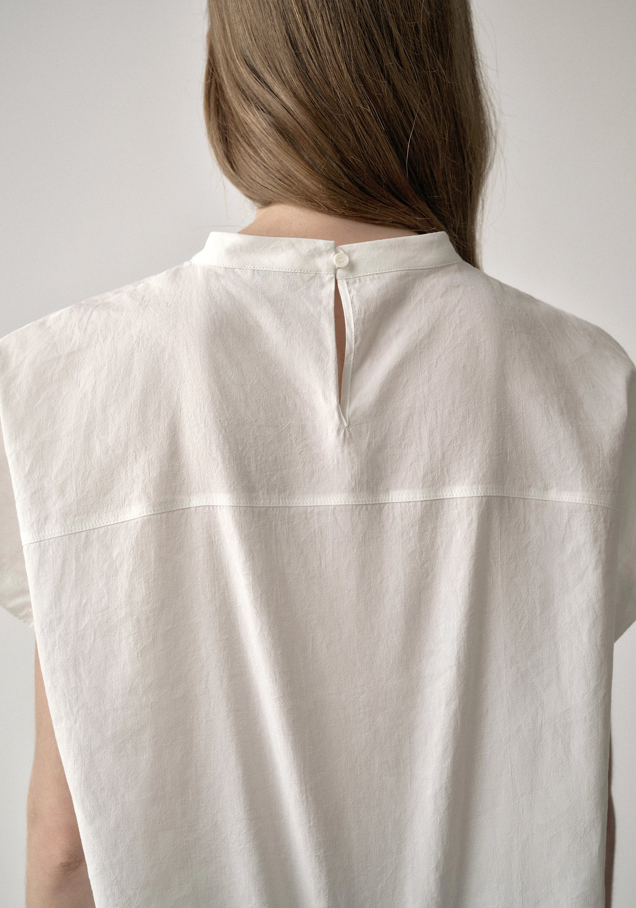 #color_off white