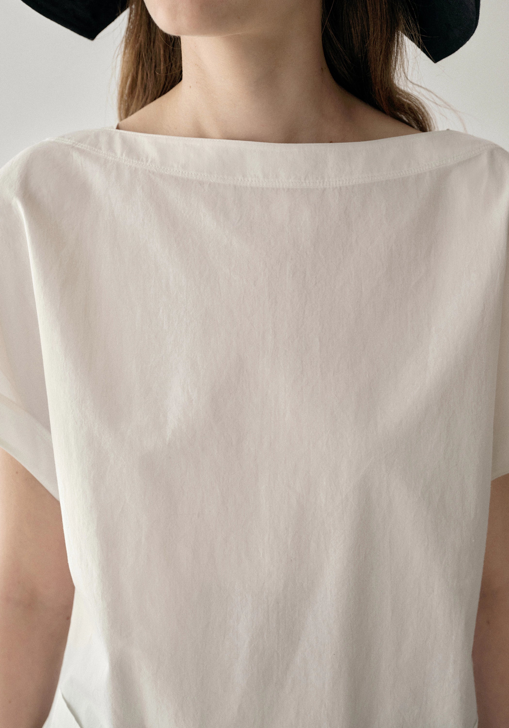 #color_off white