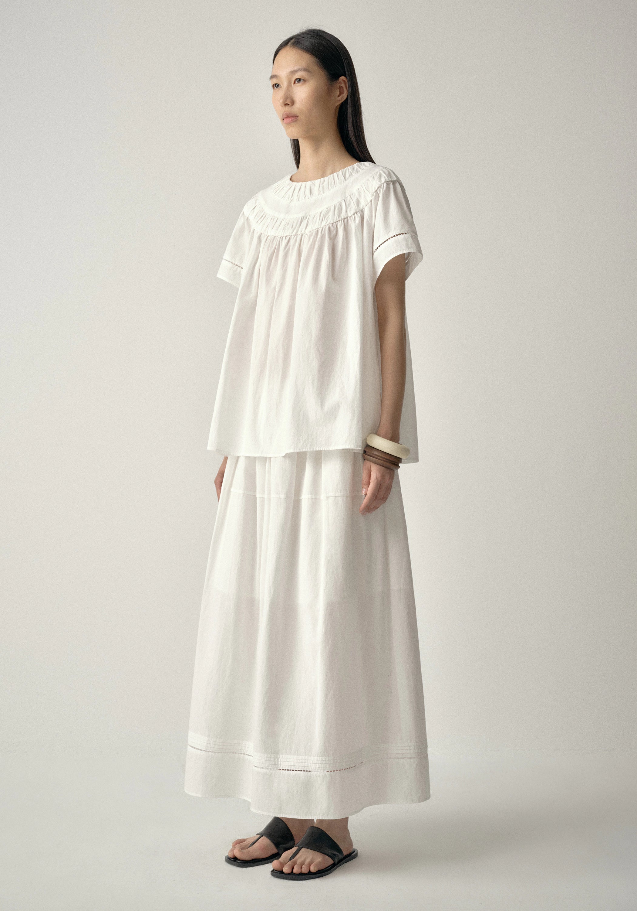 #color_off white