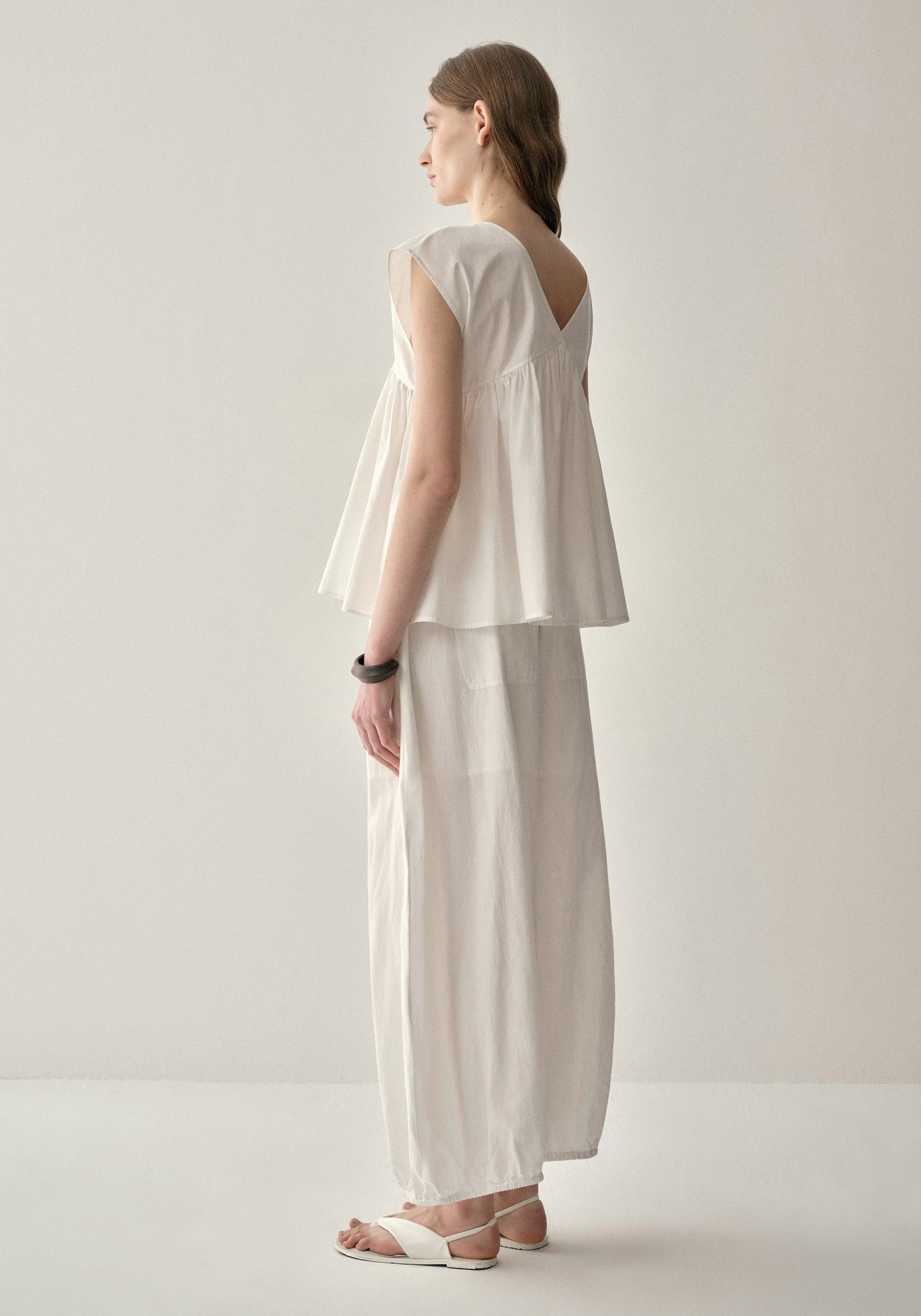 #color_off white