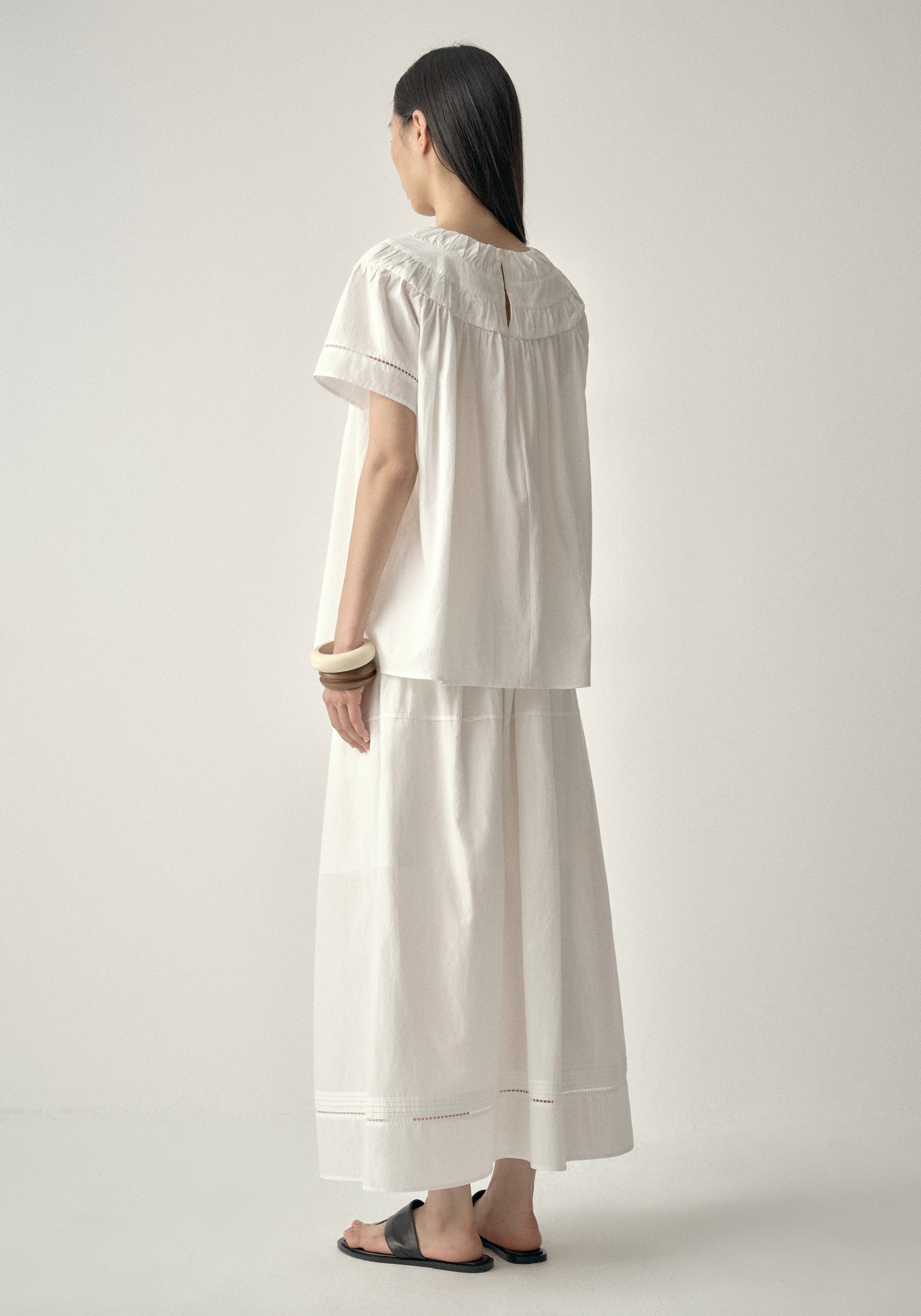 #color_off white
