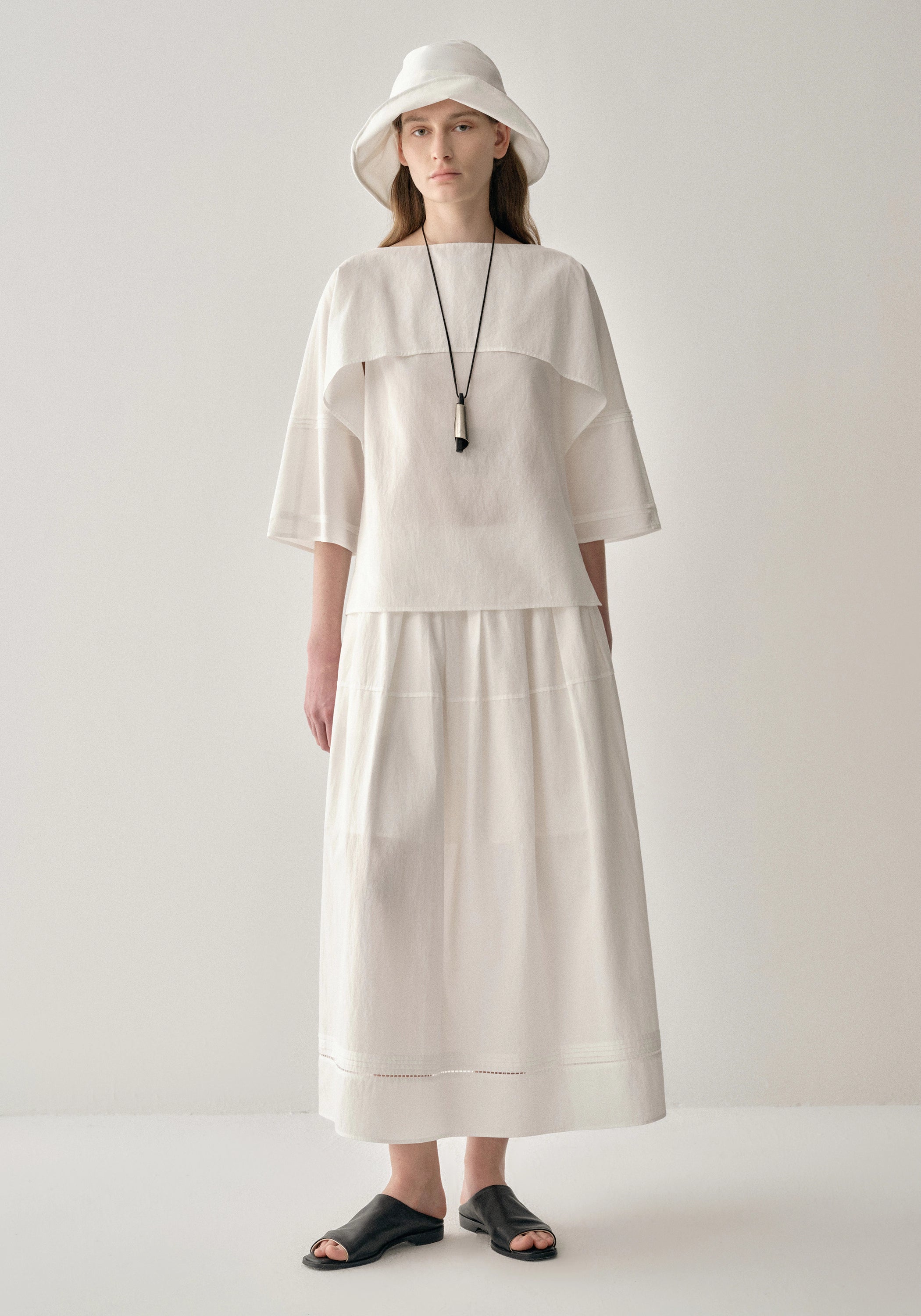 #color_off white