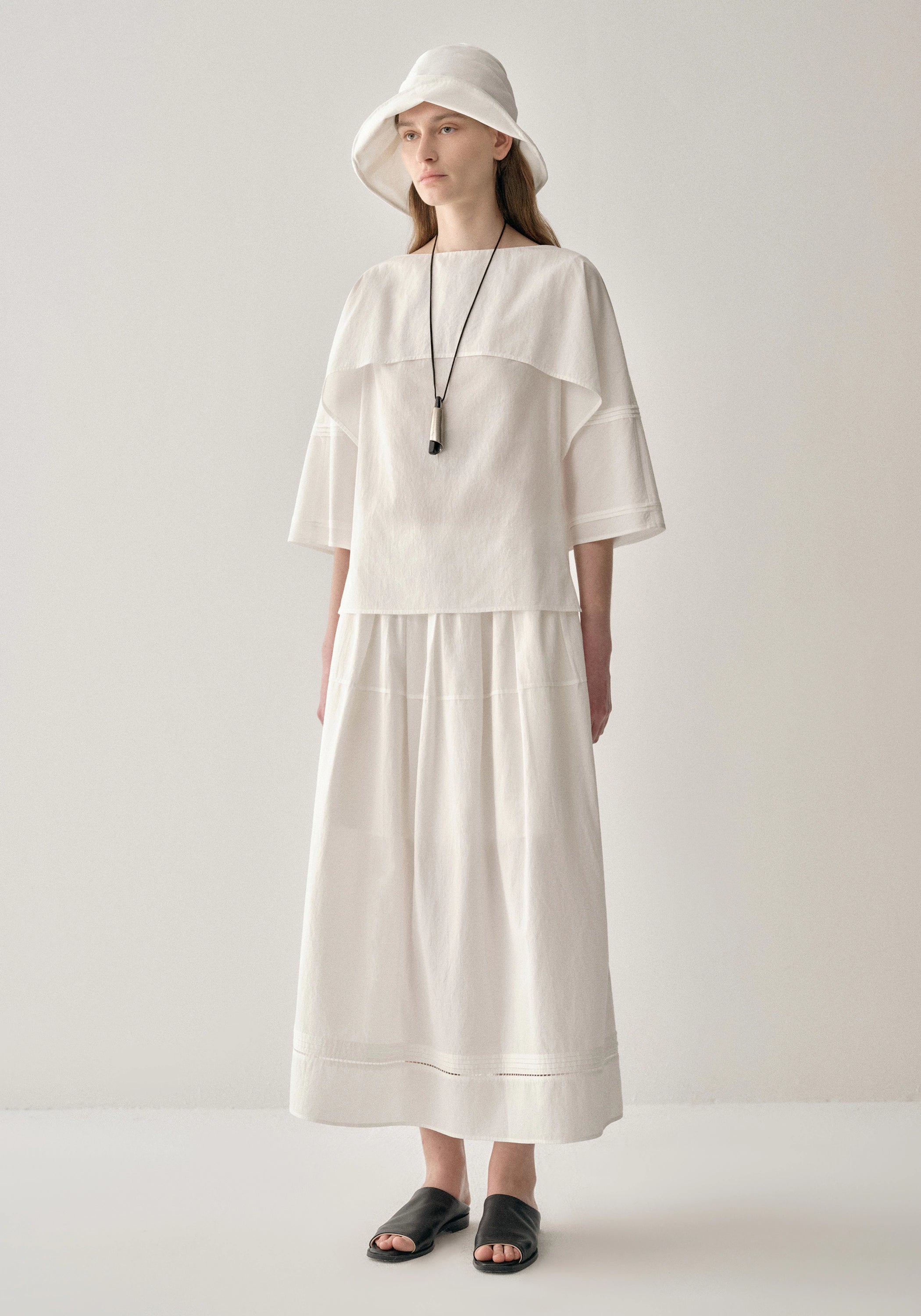 #color_off white