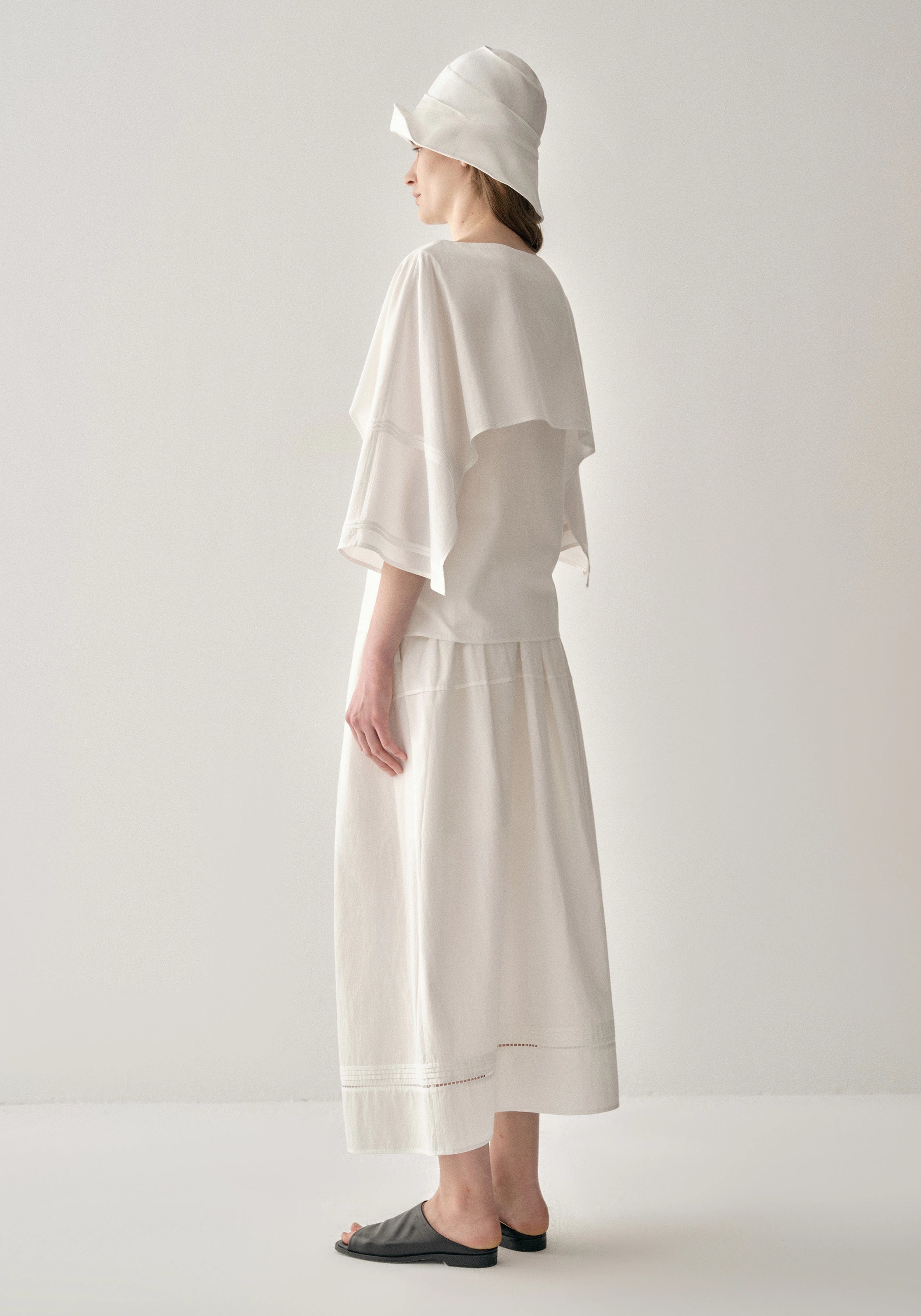 #color_off white