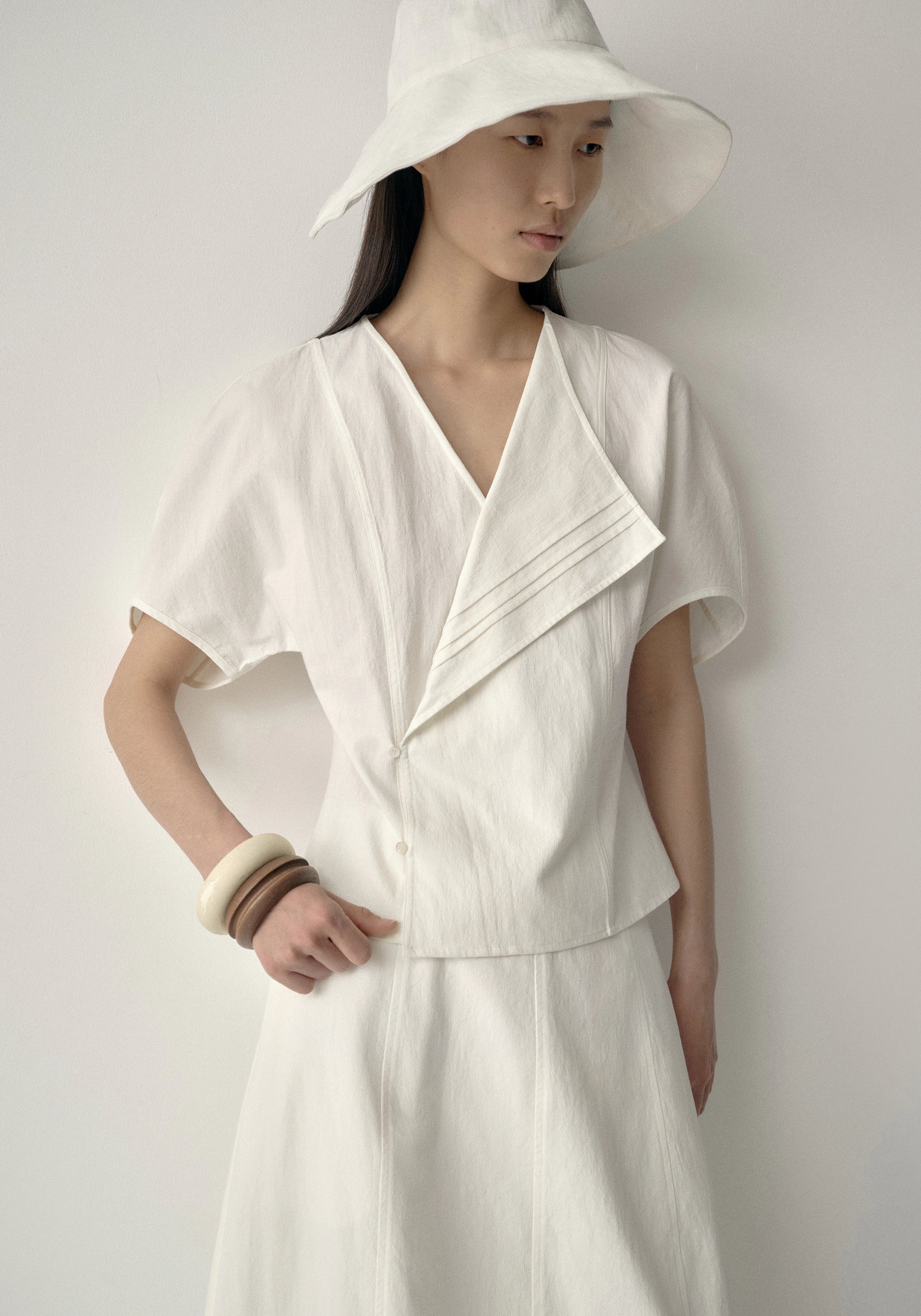#color_off white