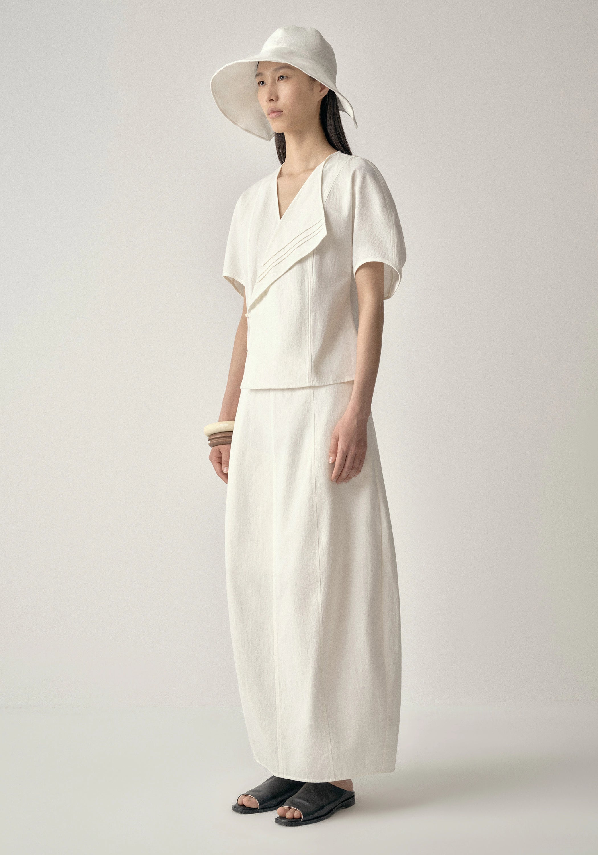 #color_off white