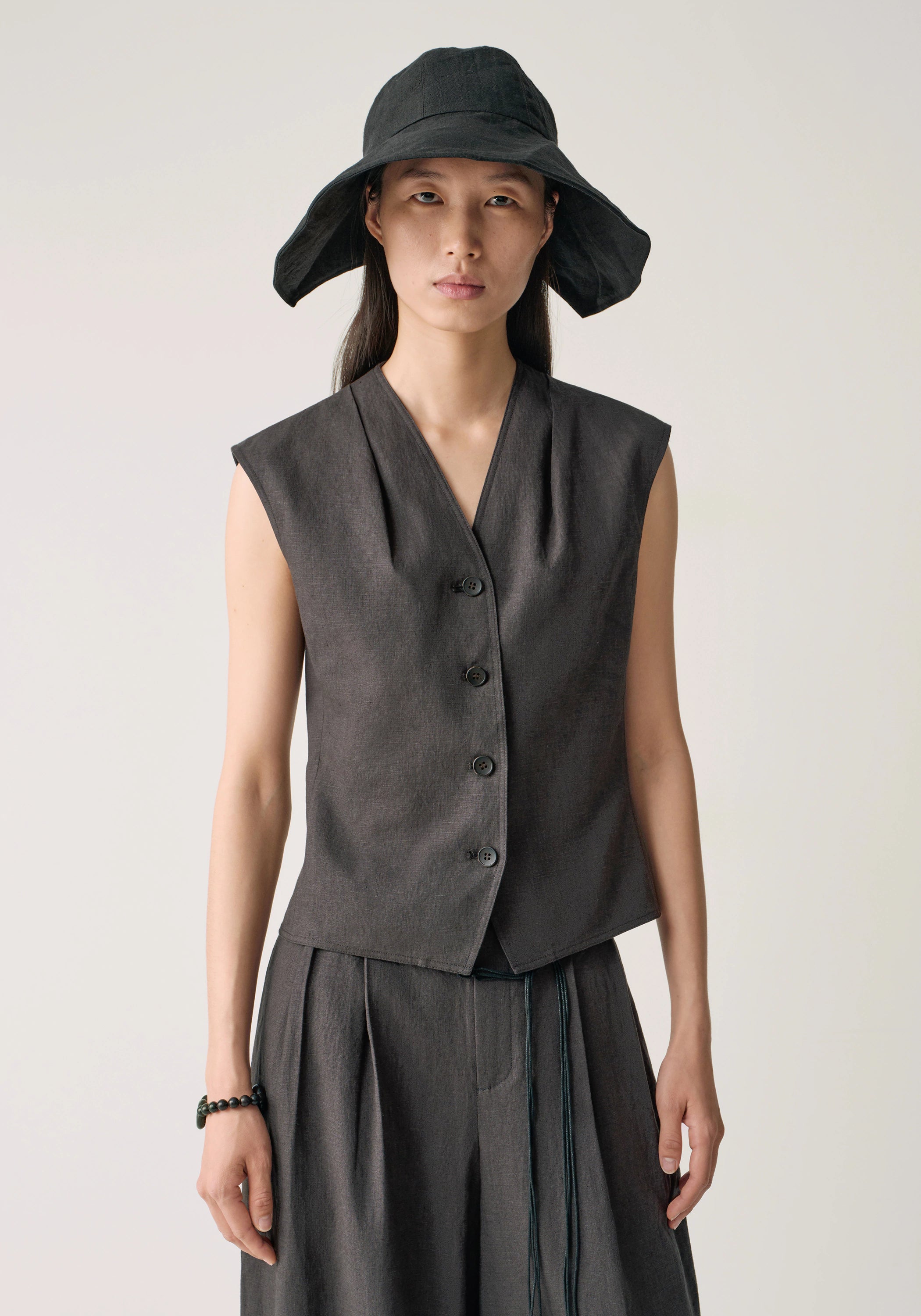 #color_black ash