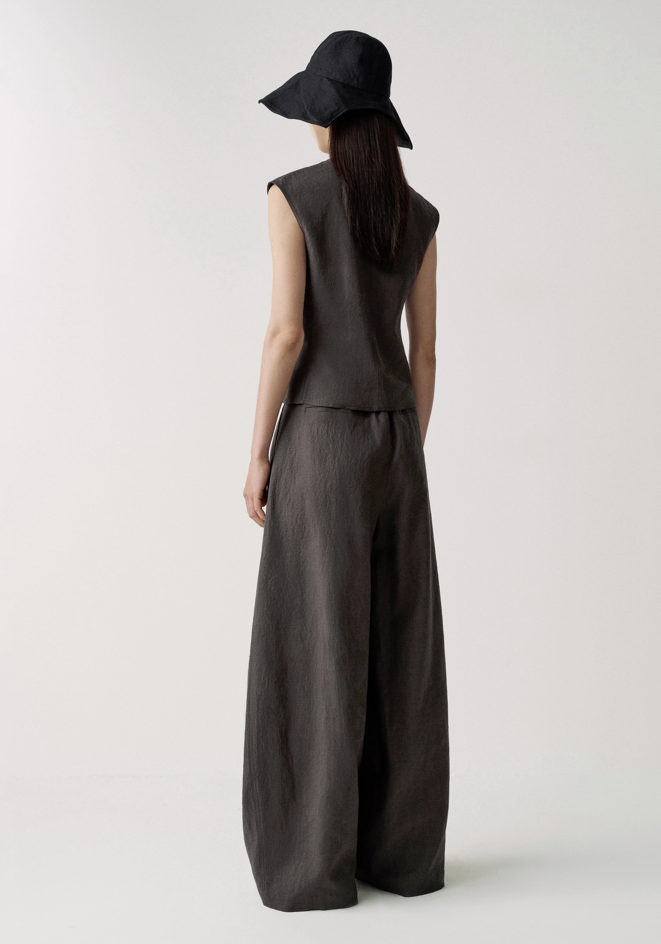 #color_black ash