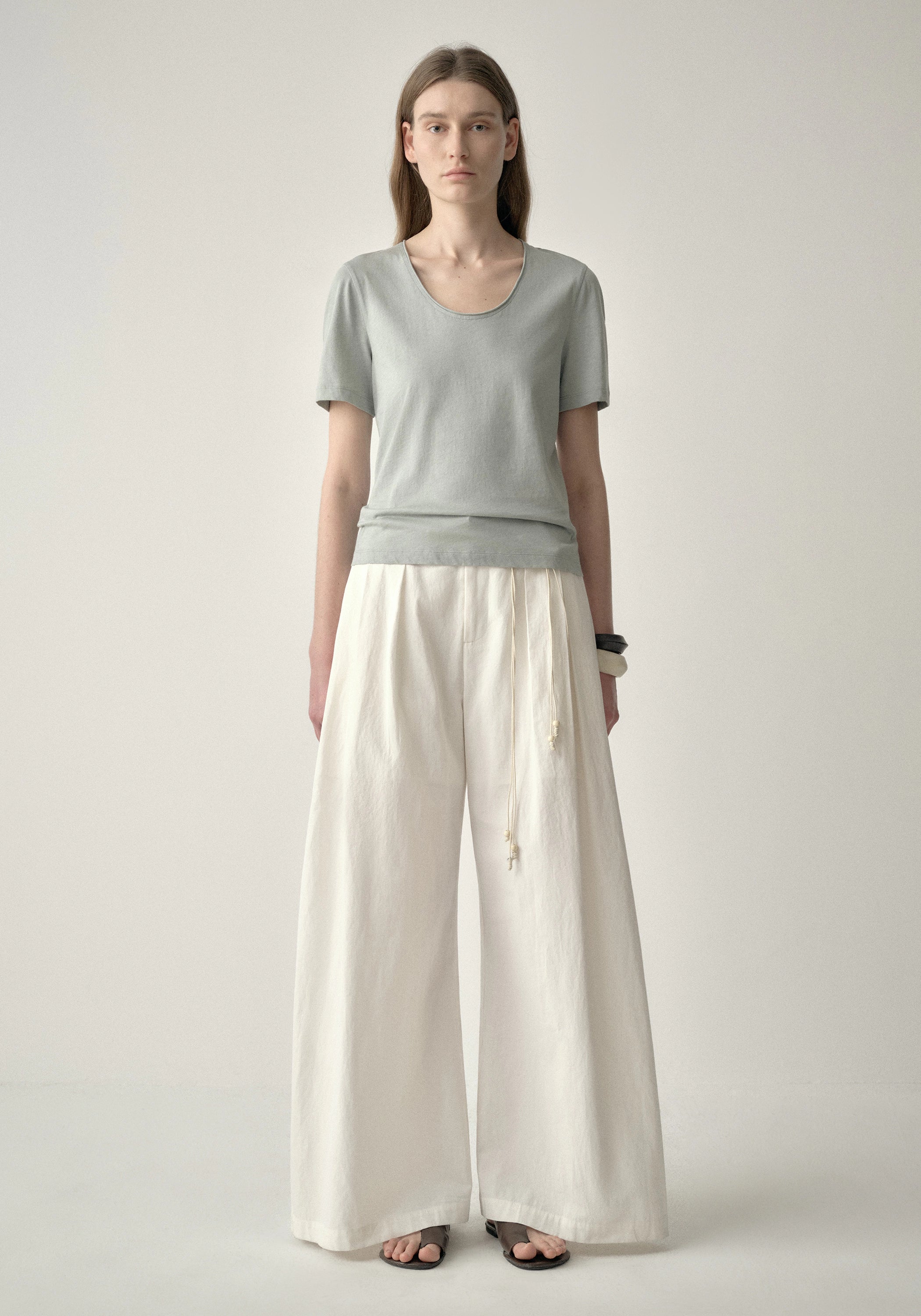 #color_off white