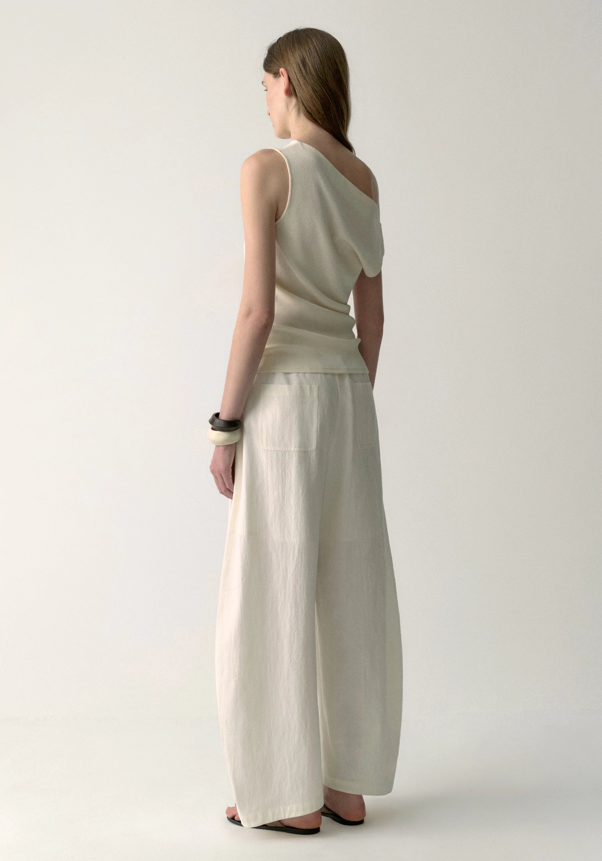 #color_off white