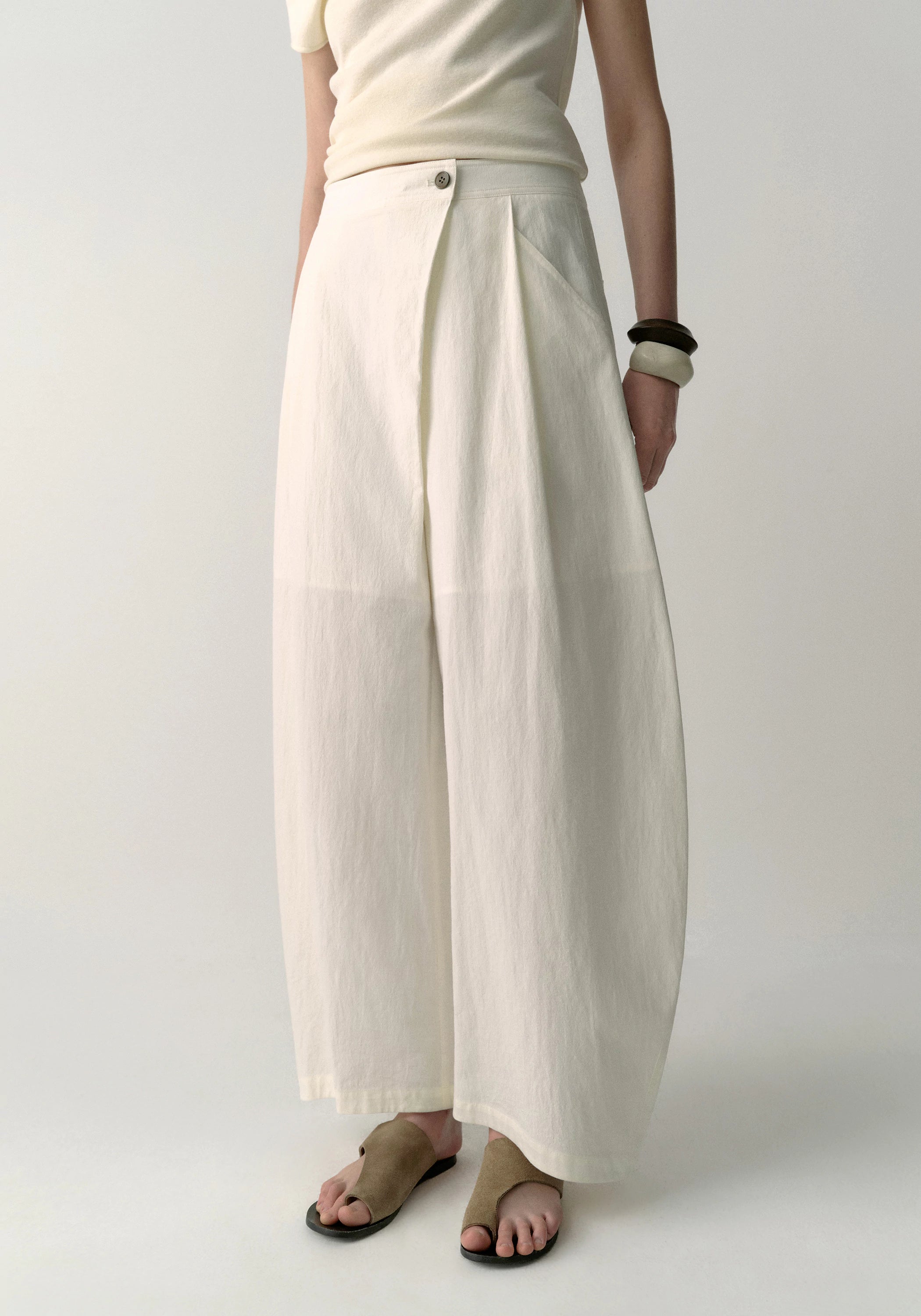 #color_off white