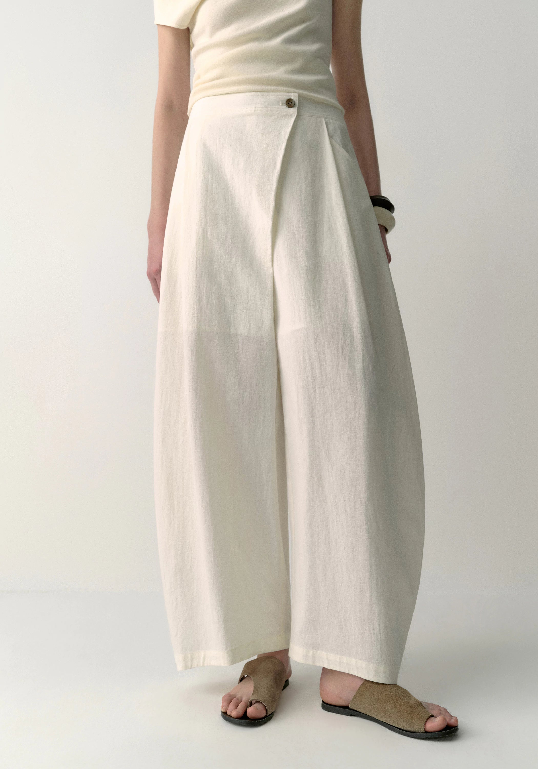 #color_off white