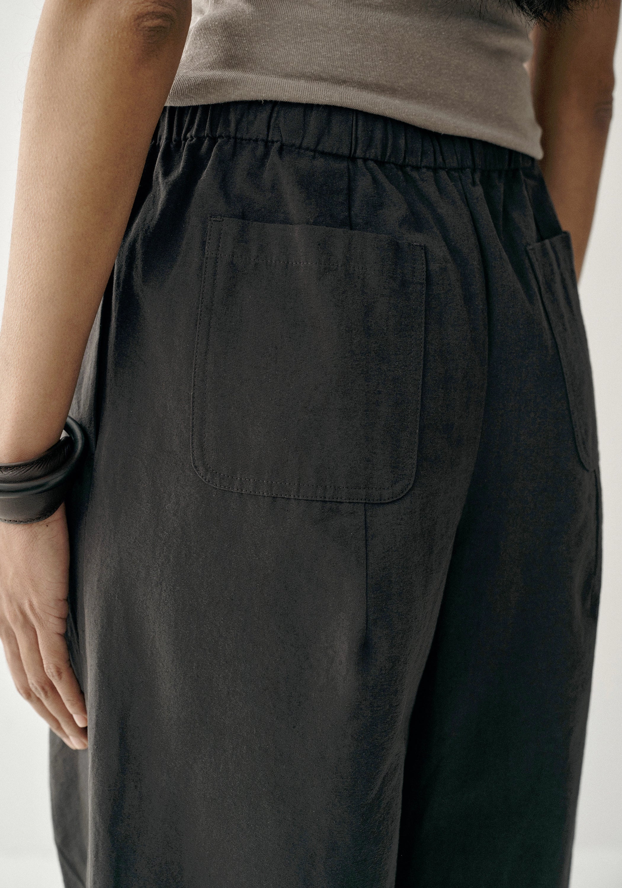 Elastic-waist Cropped Pants