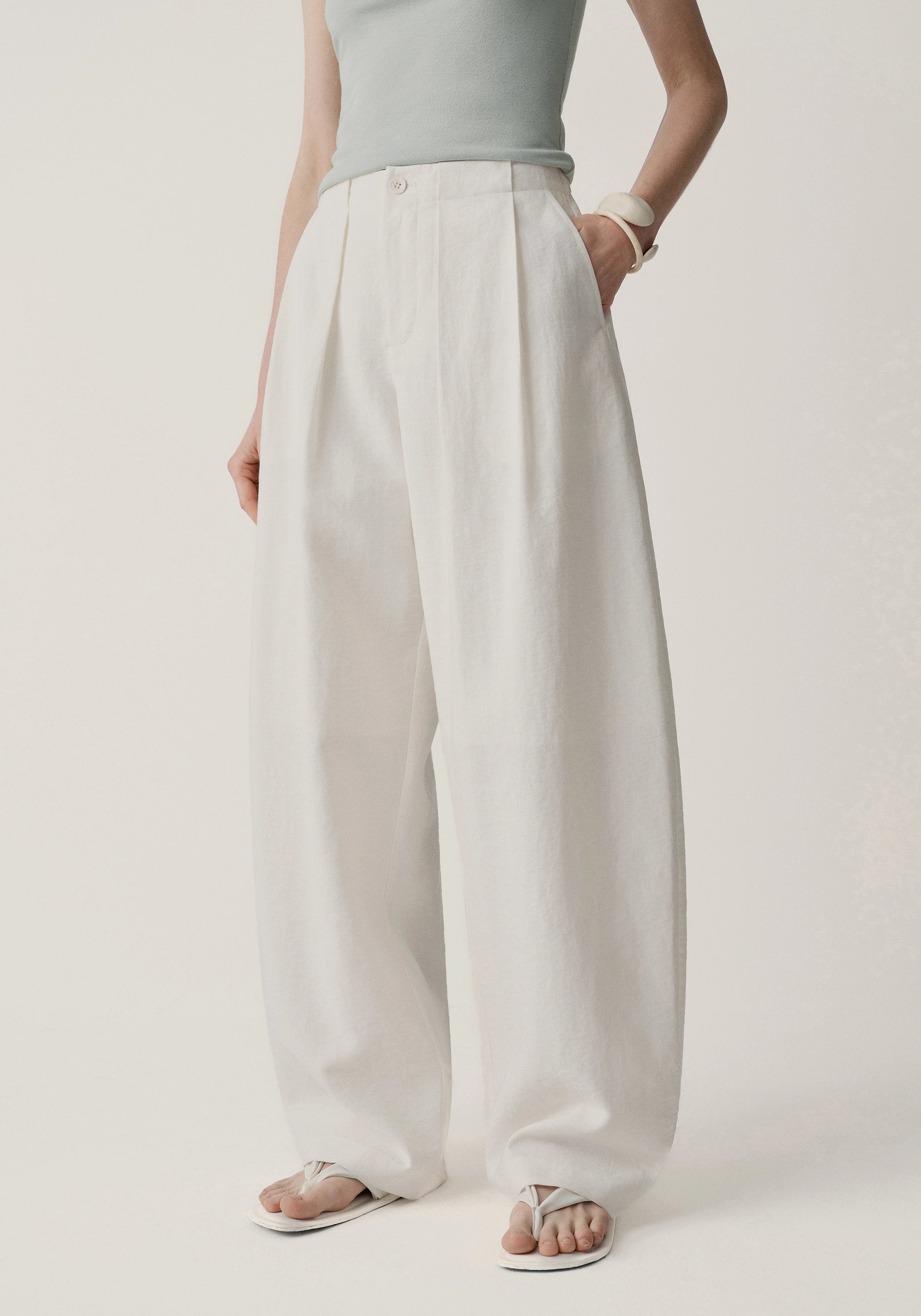 #color_off white