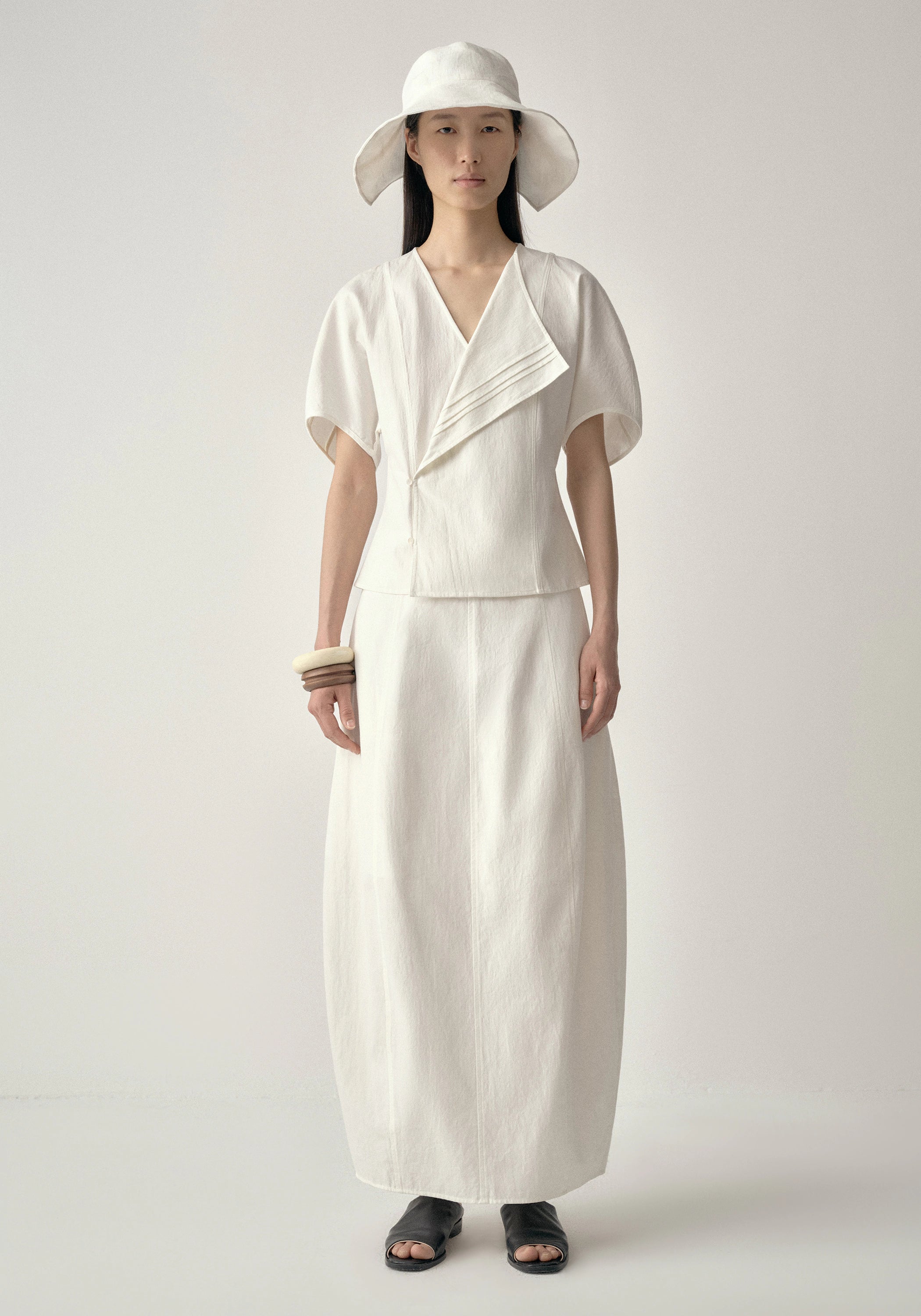 #color_off white