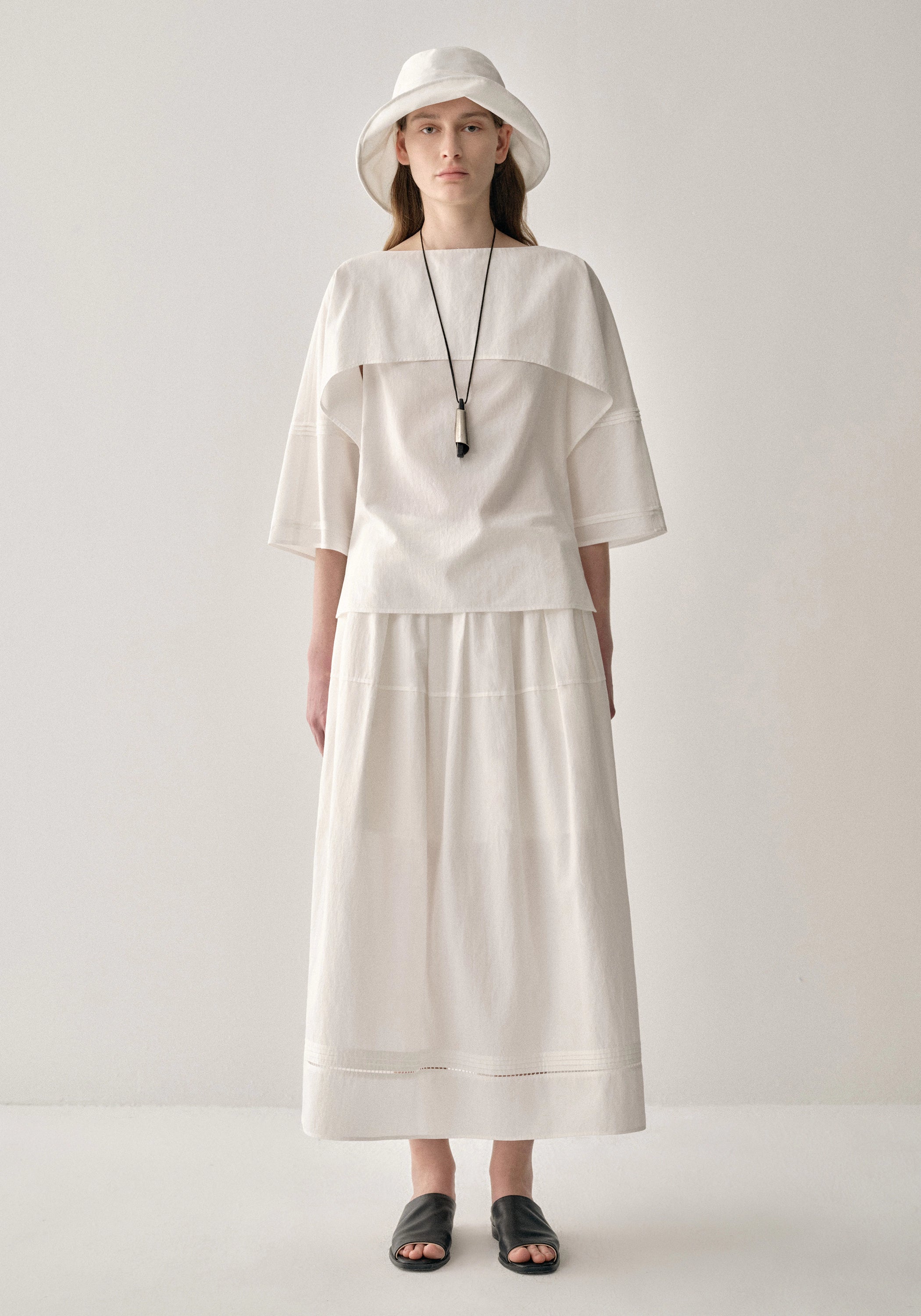 #color_off white
