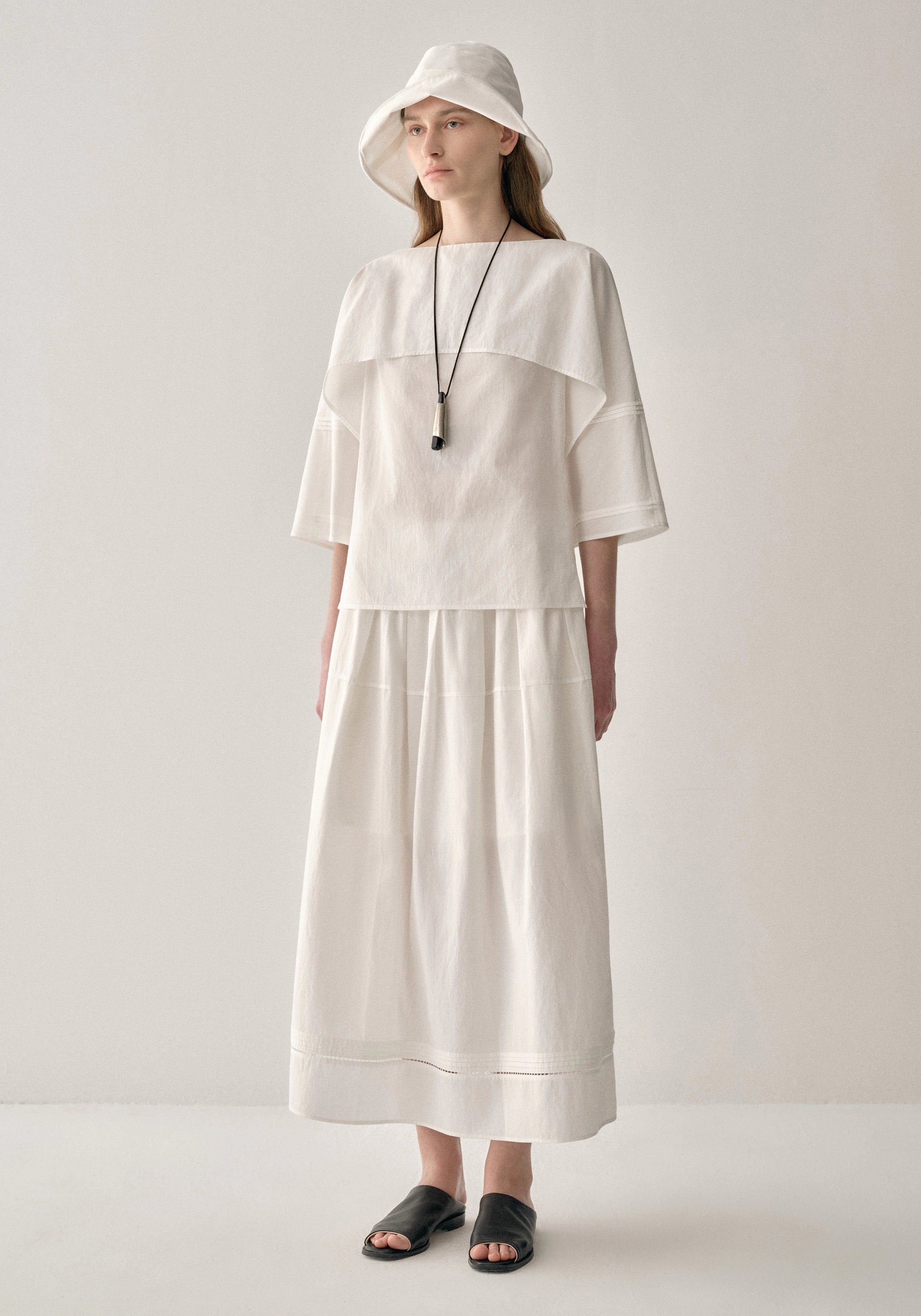 #color_off white