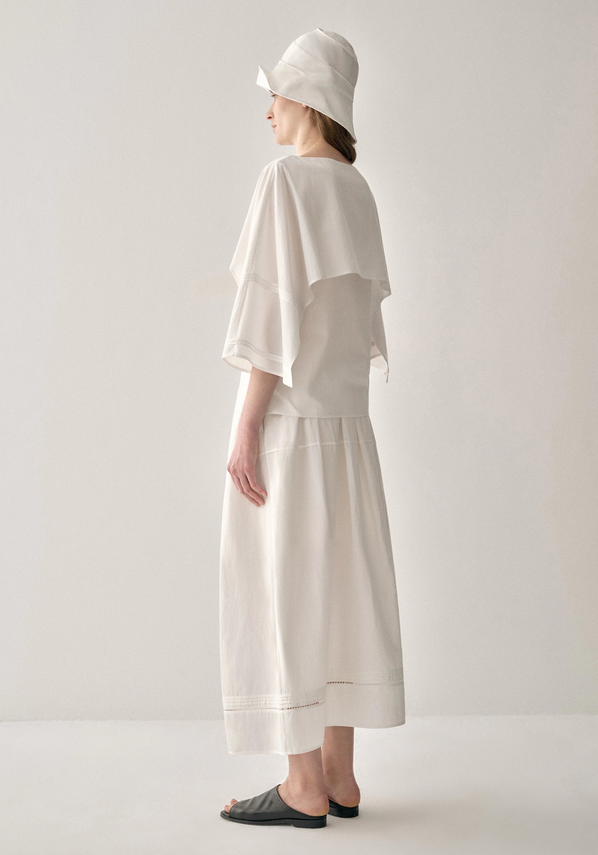#color_off white