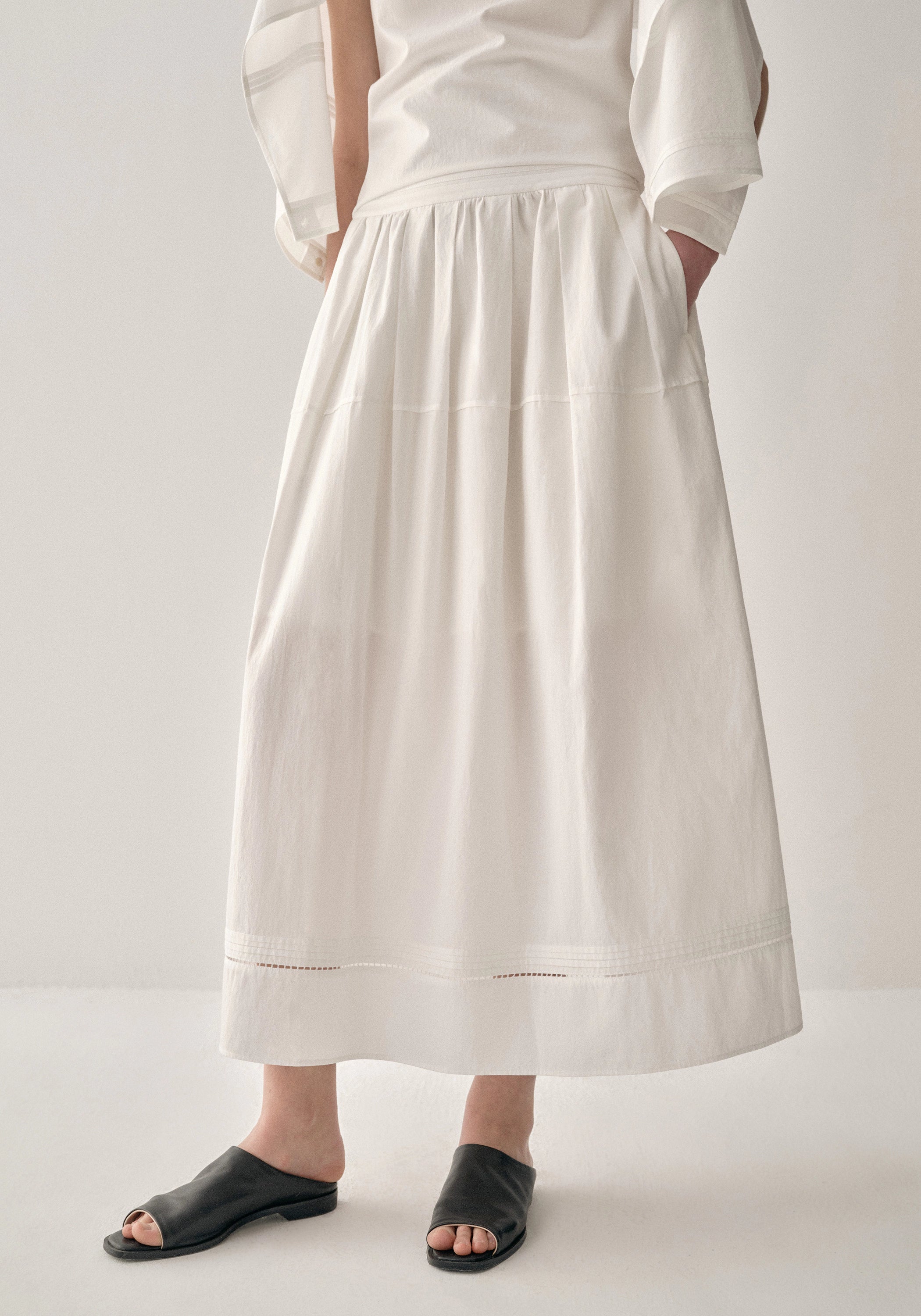 #color_off white
