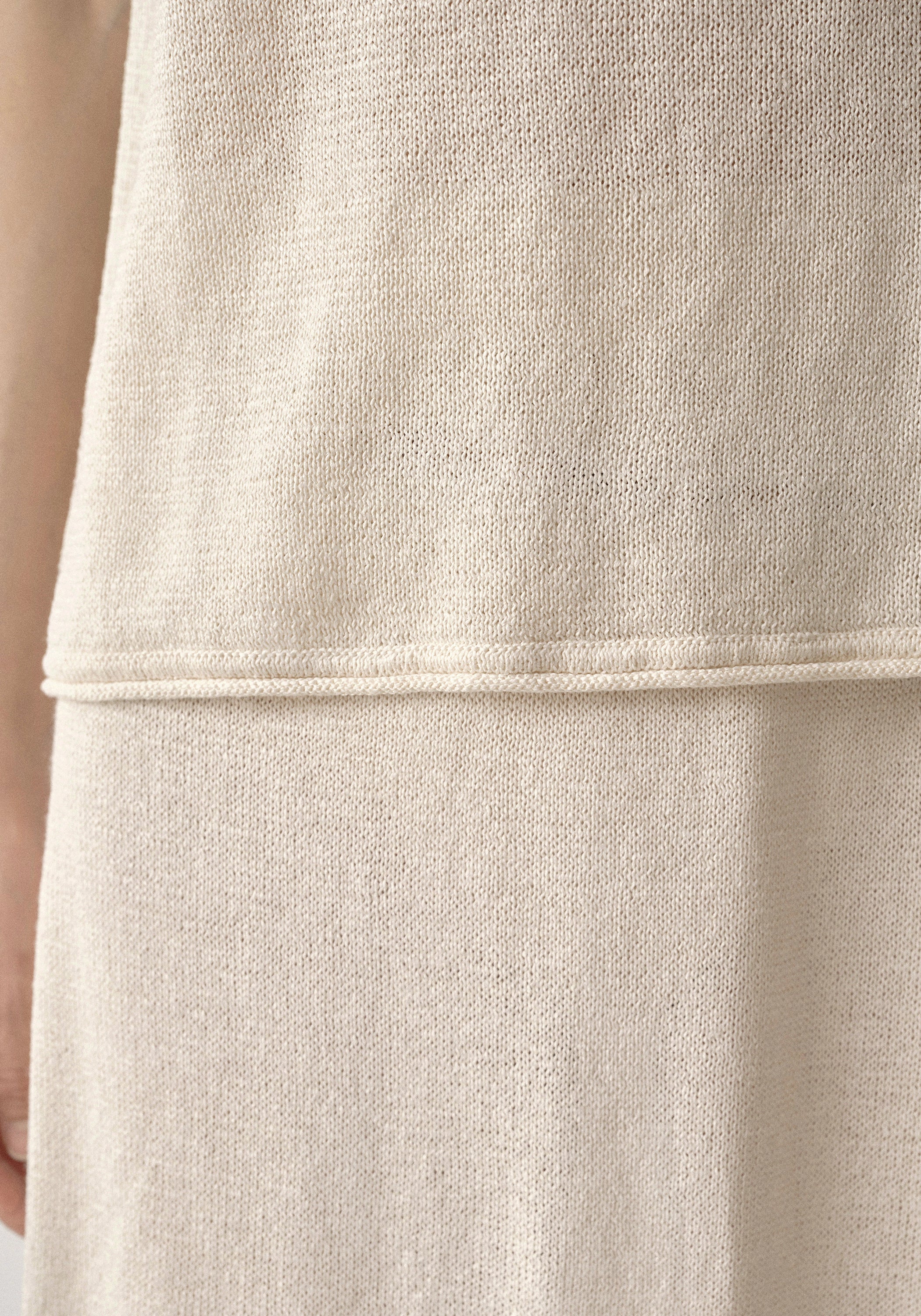 #color_cream white