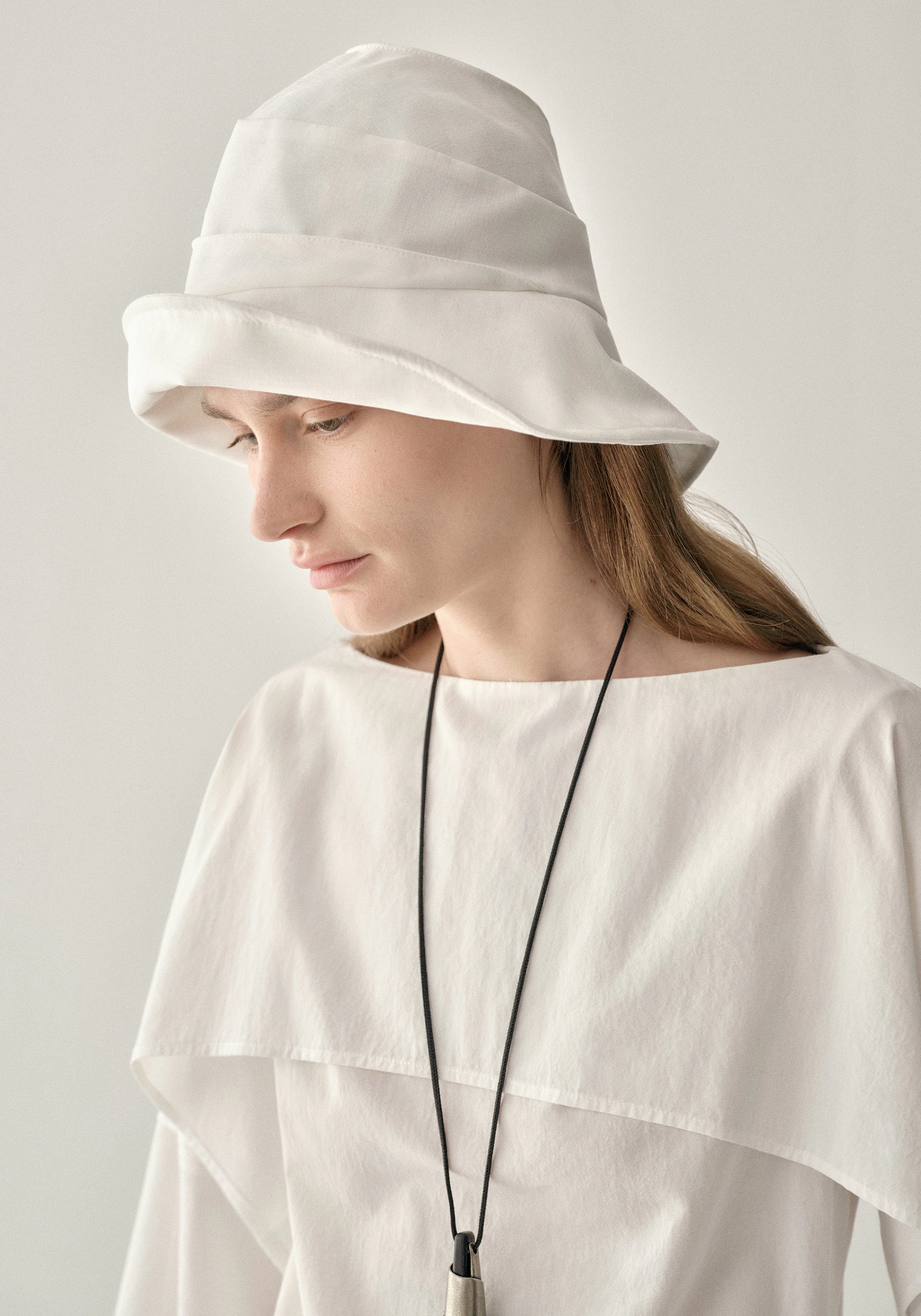 #color_off white