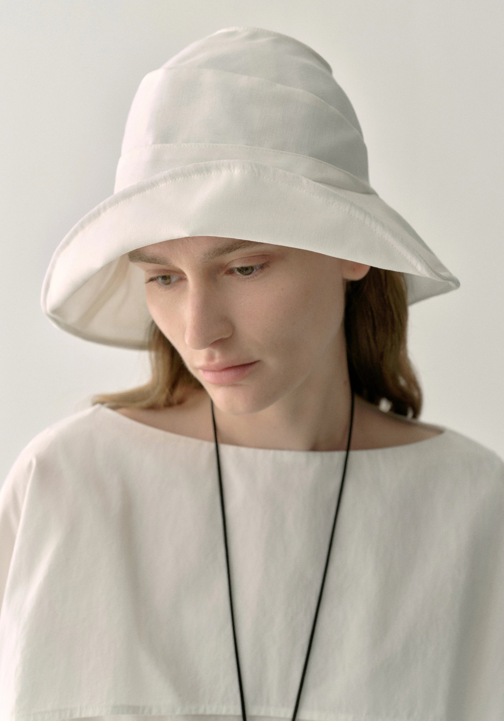 #color_off white