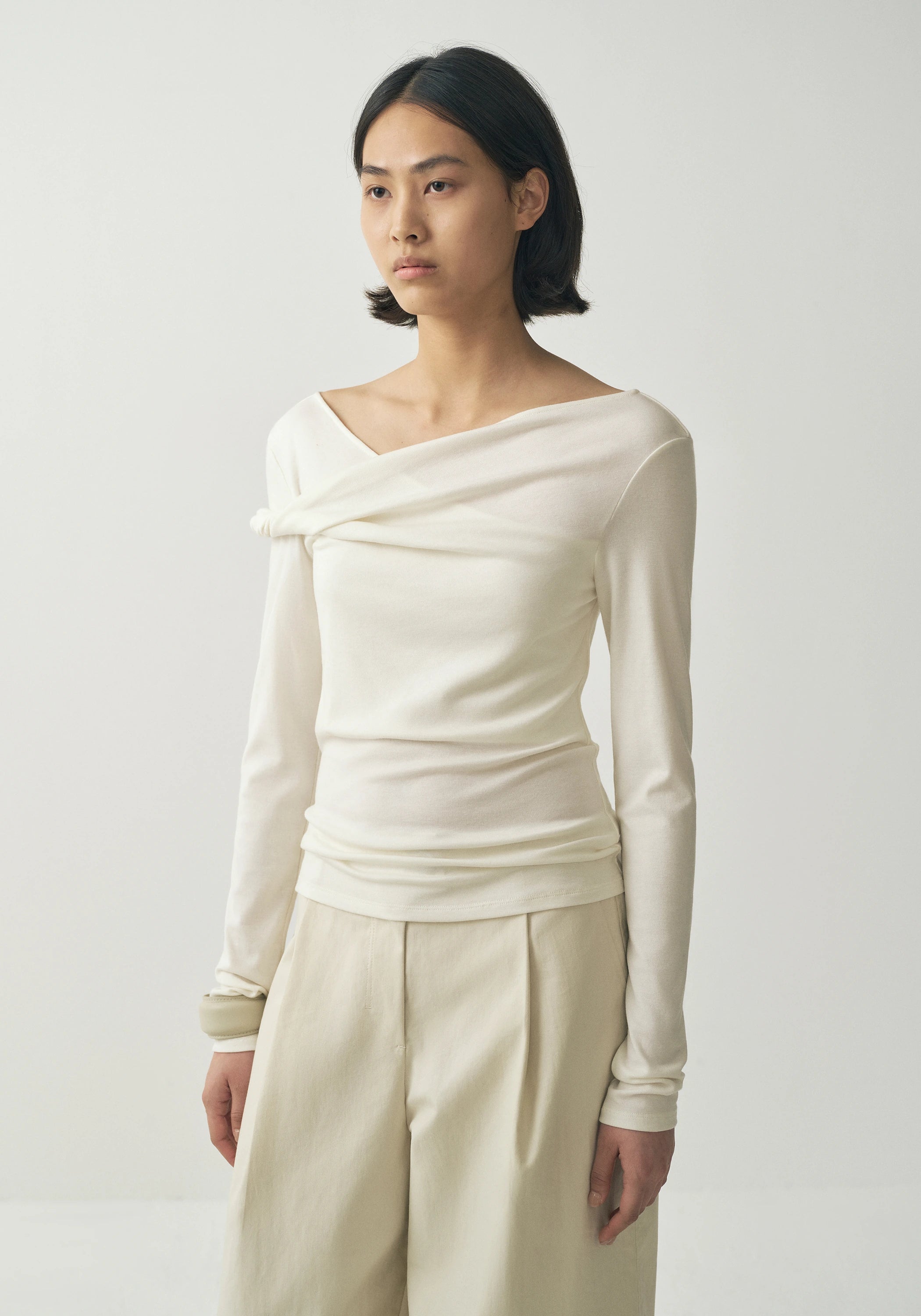 #color_off white