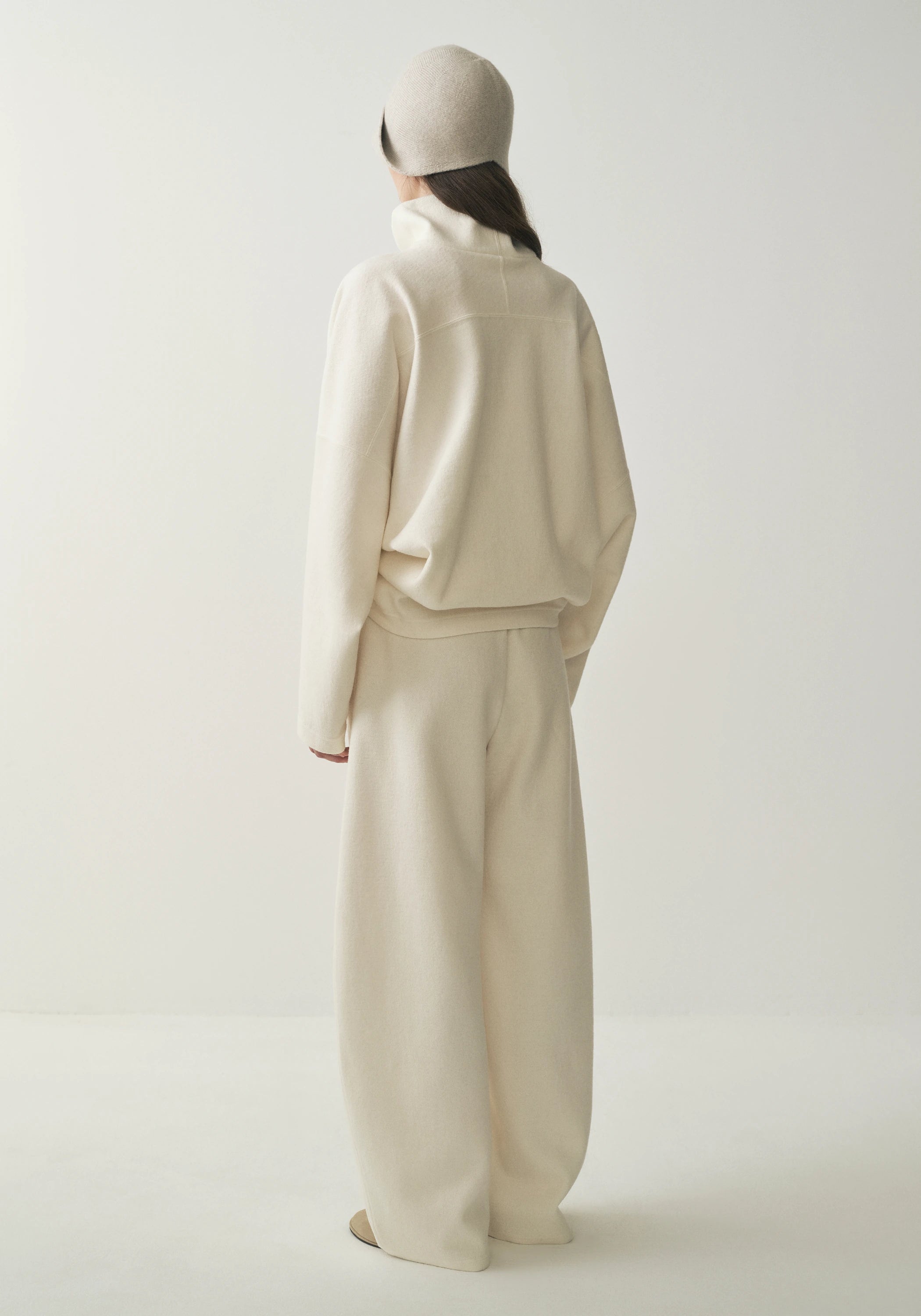 #color_off white