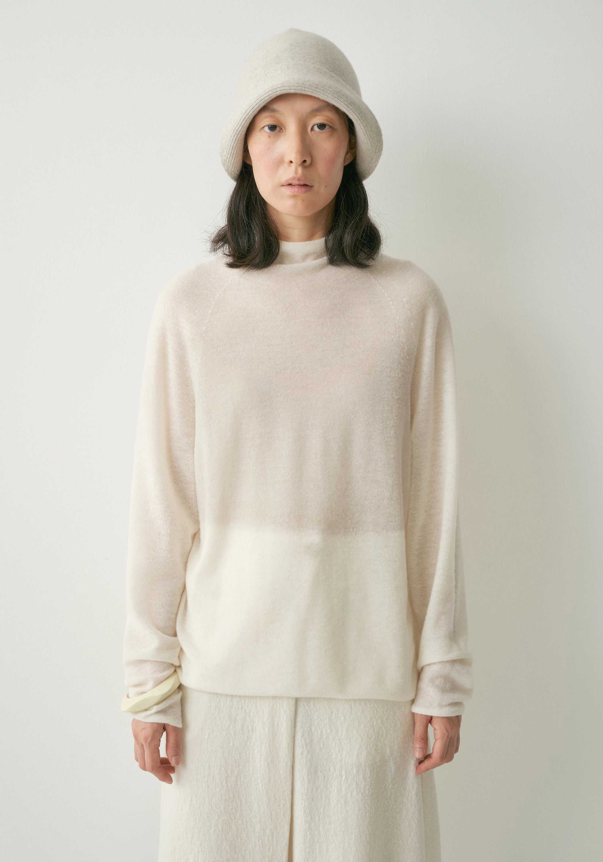#color_off white