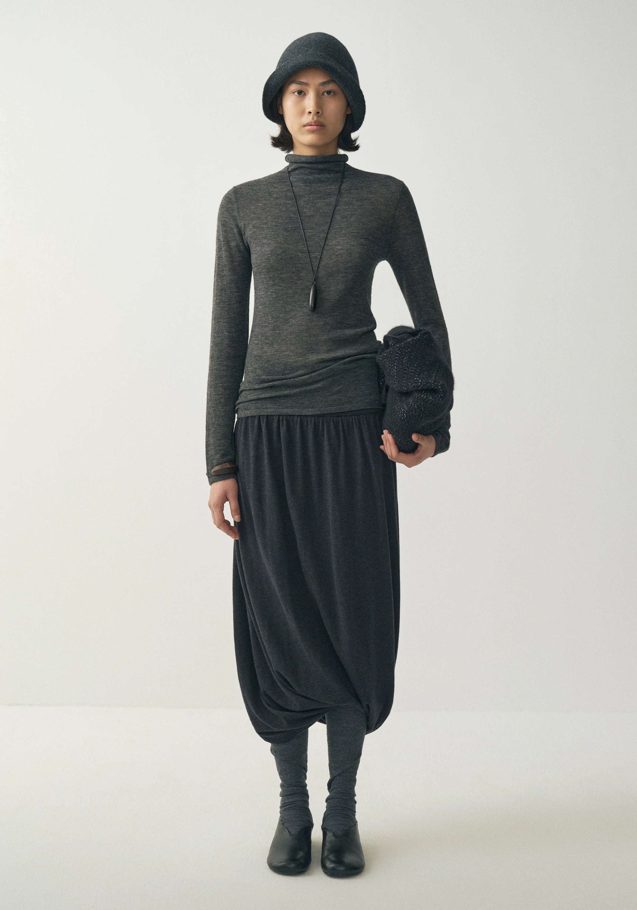 #color_black ash