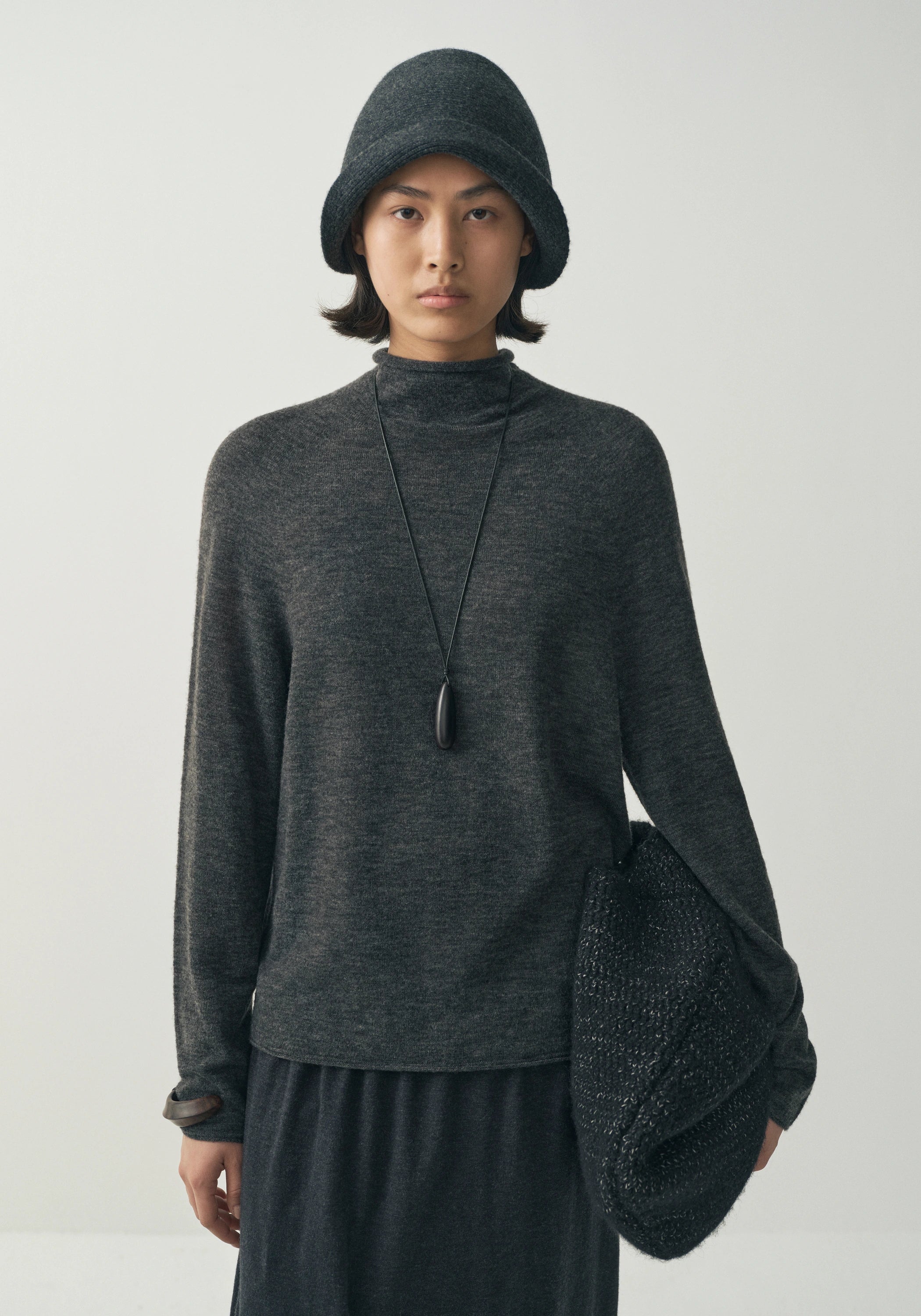 #color_black ash