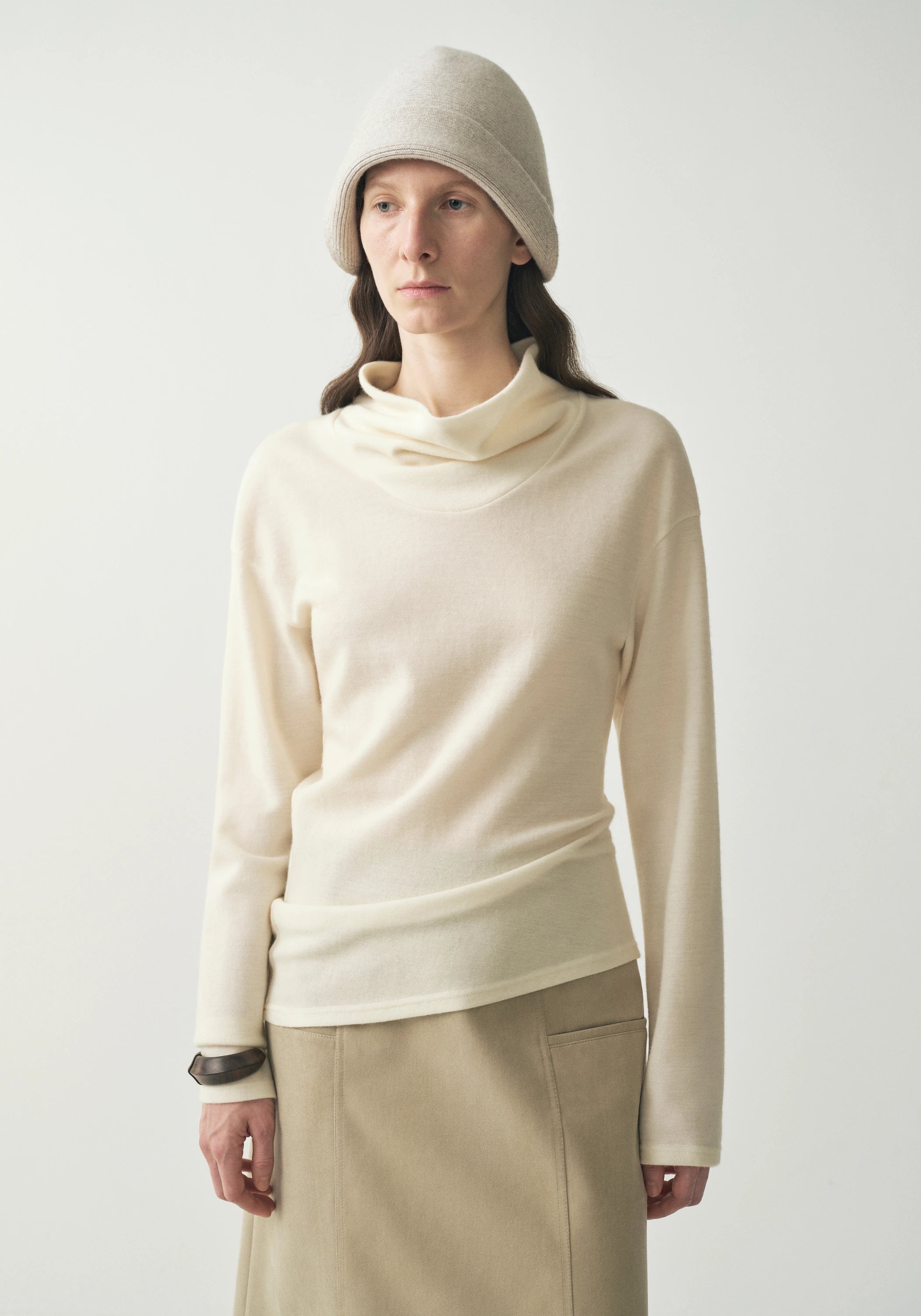 #color_off white