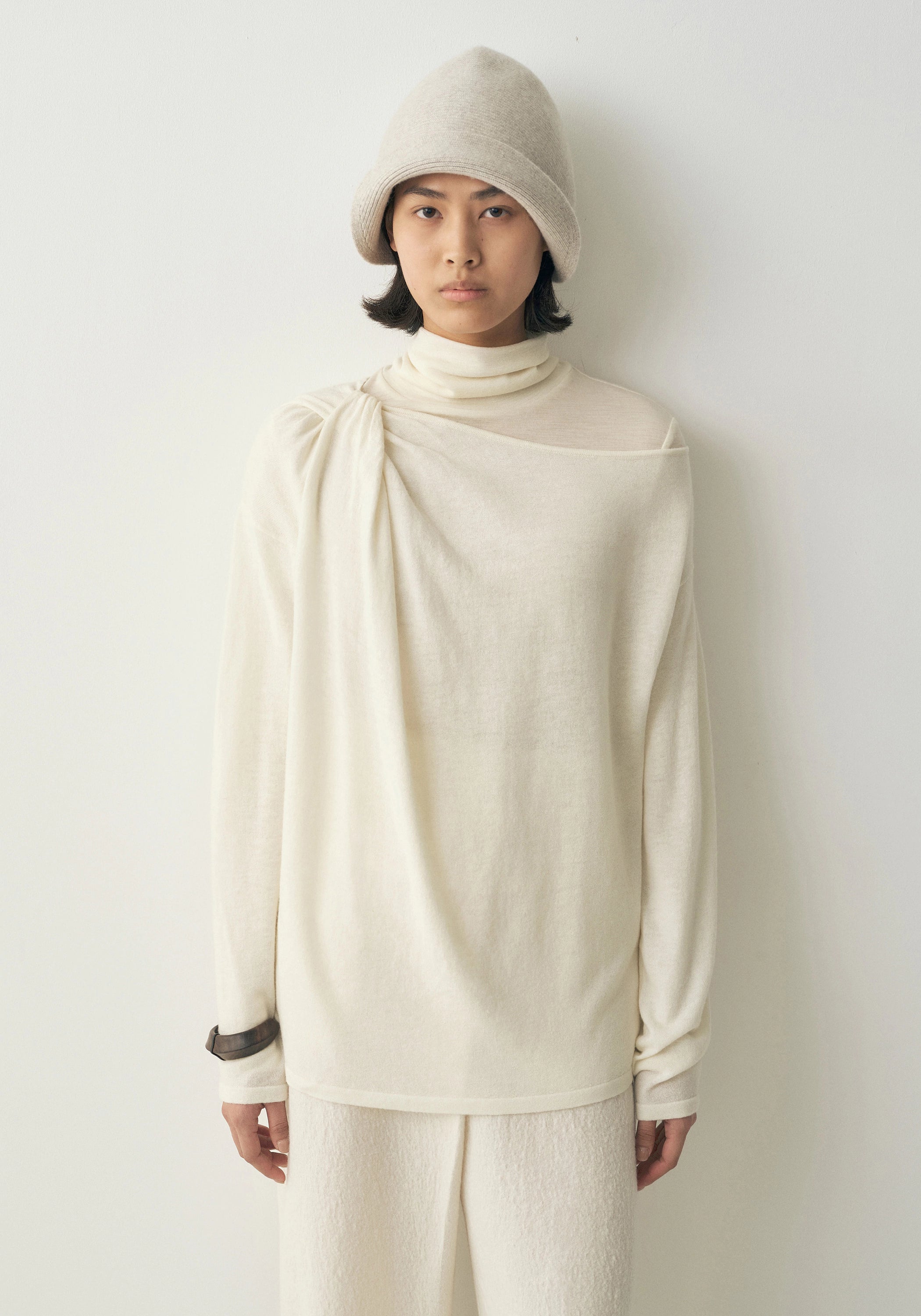 #color_off white
