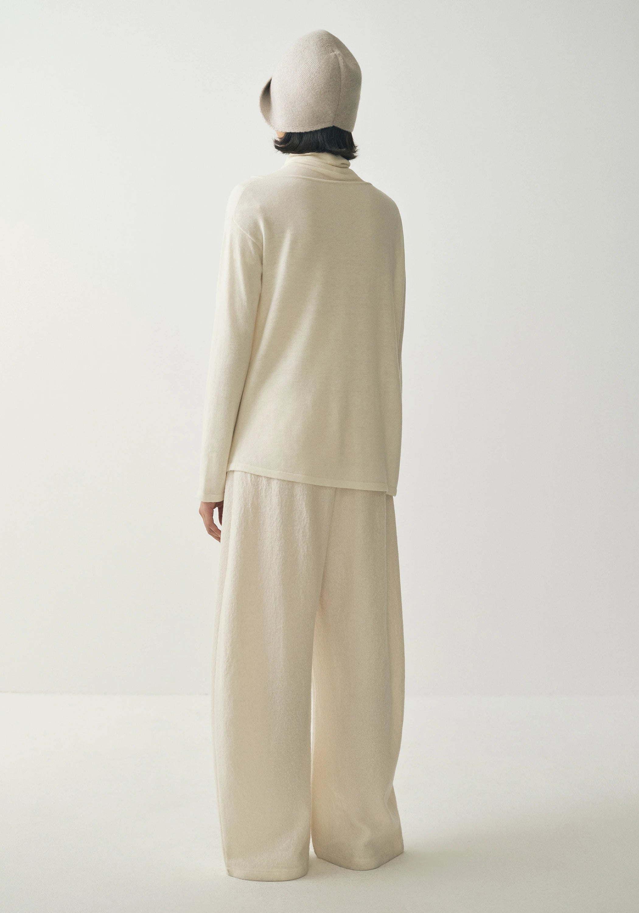 #color_off white