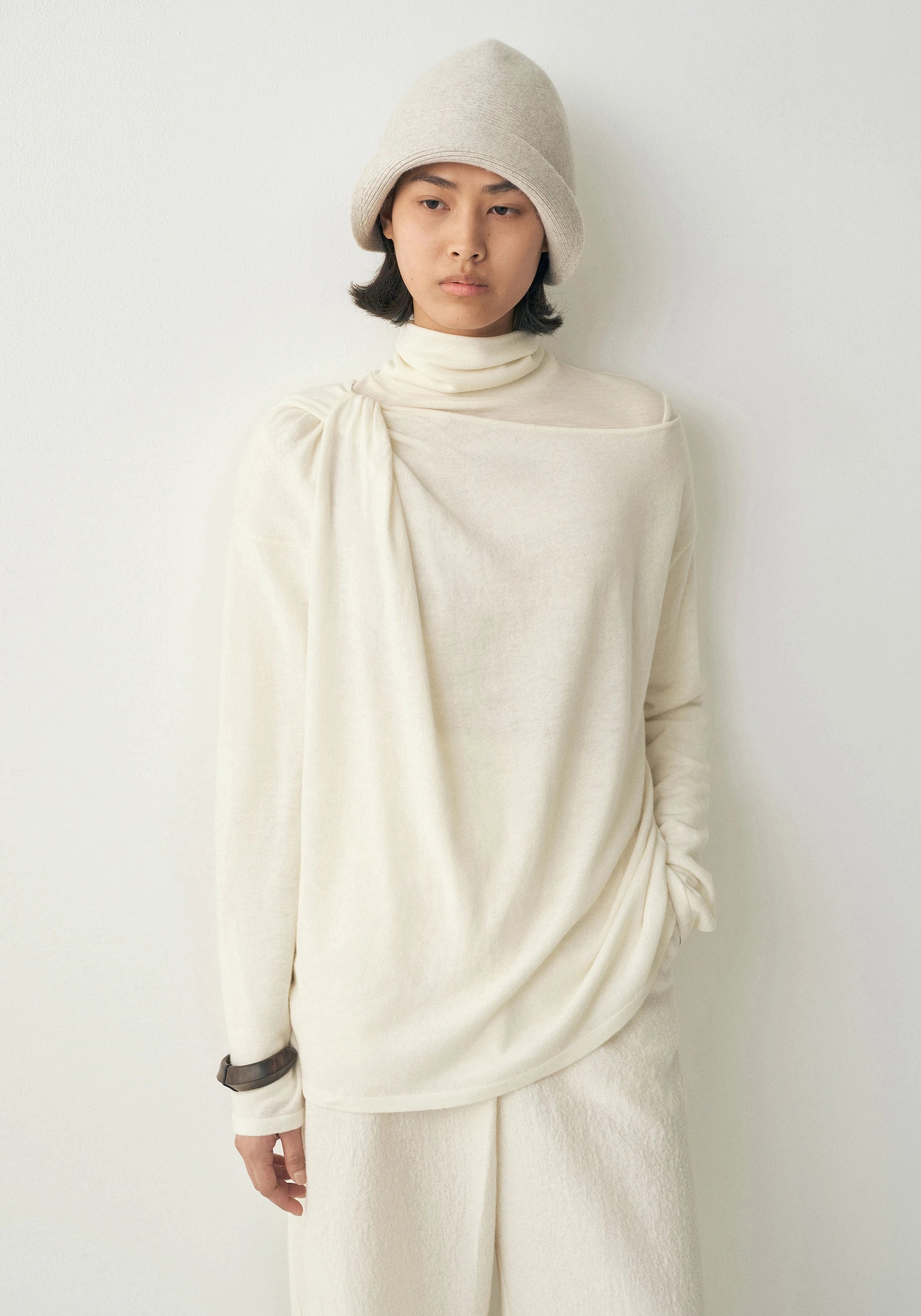 #color_off white
