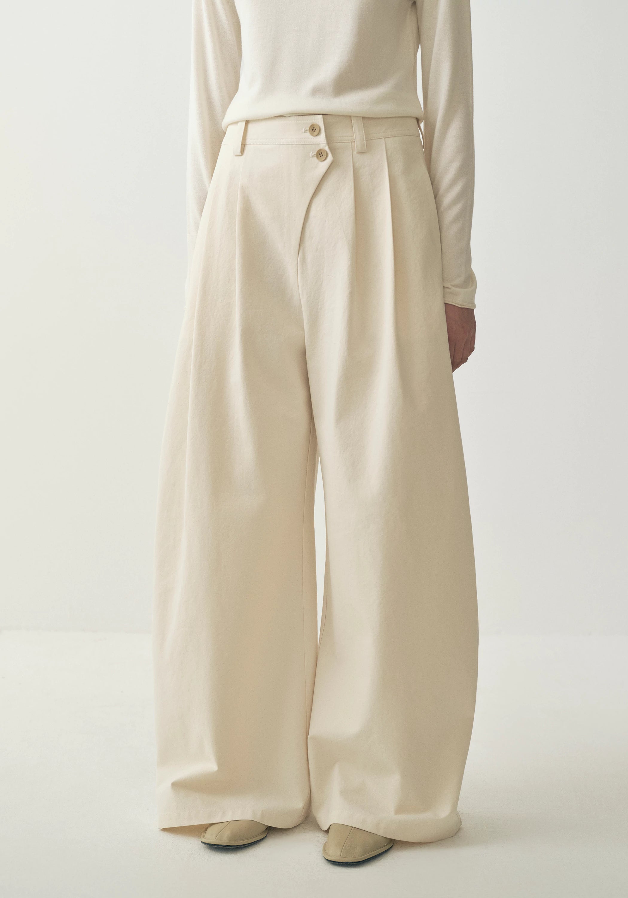 #color_off white