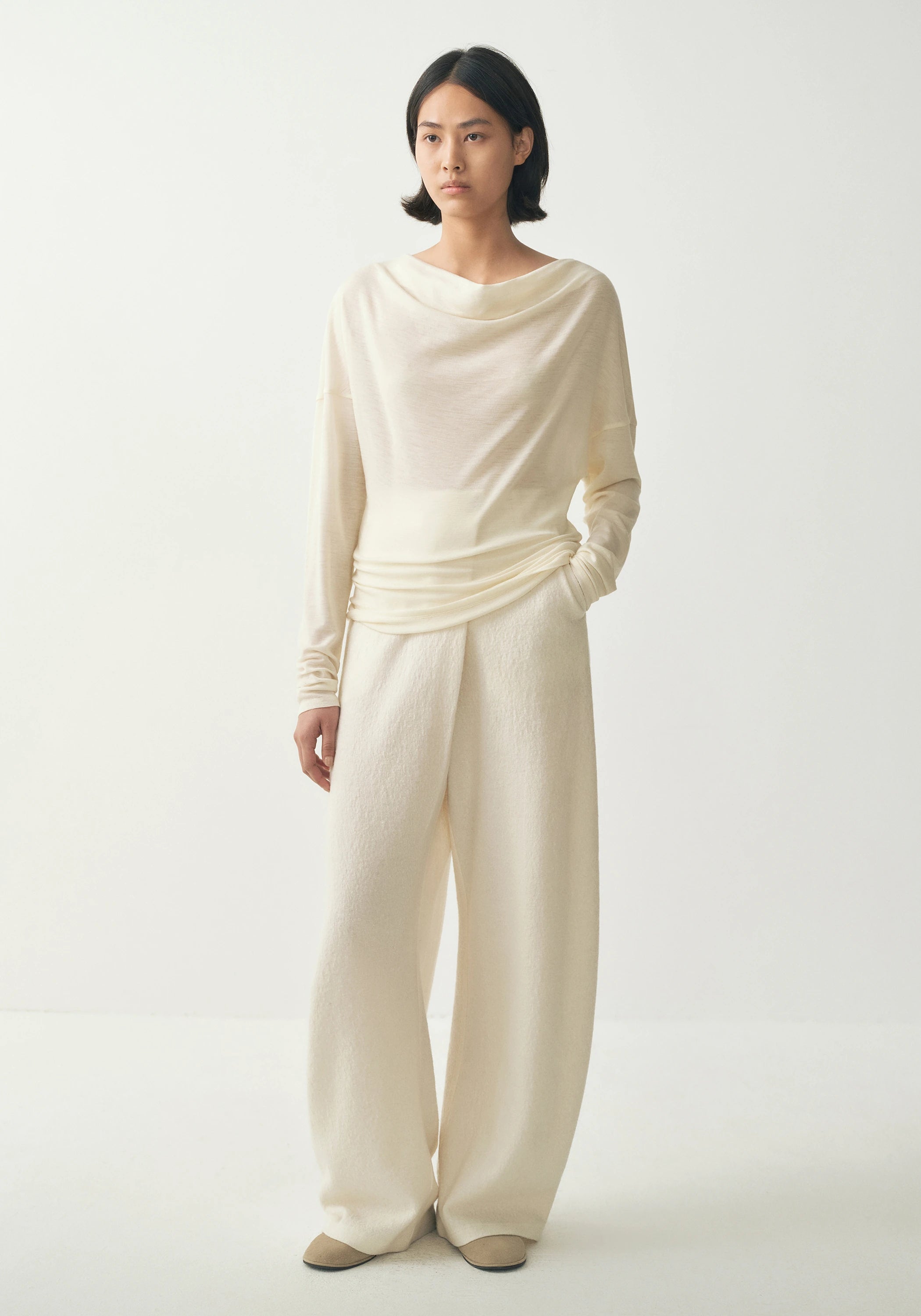 #color_cream white