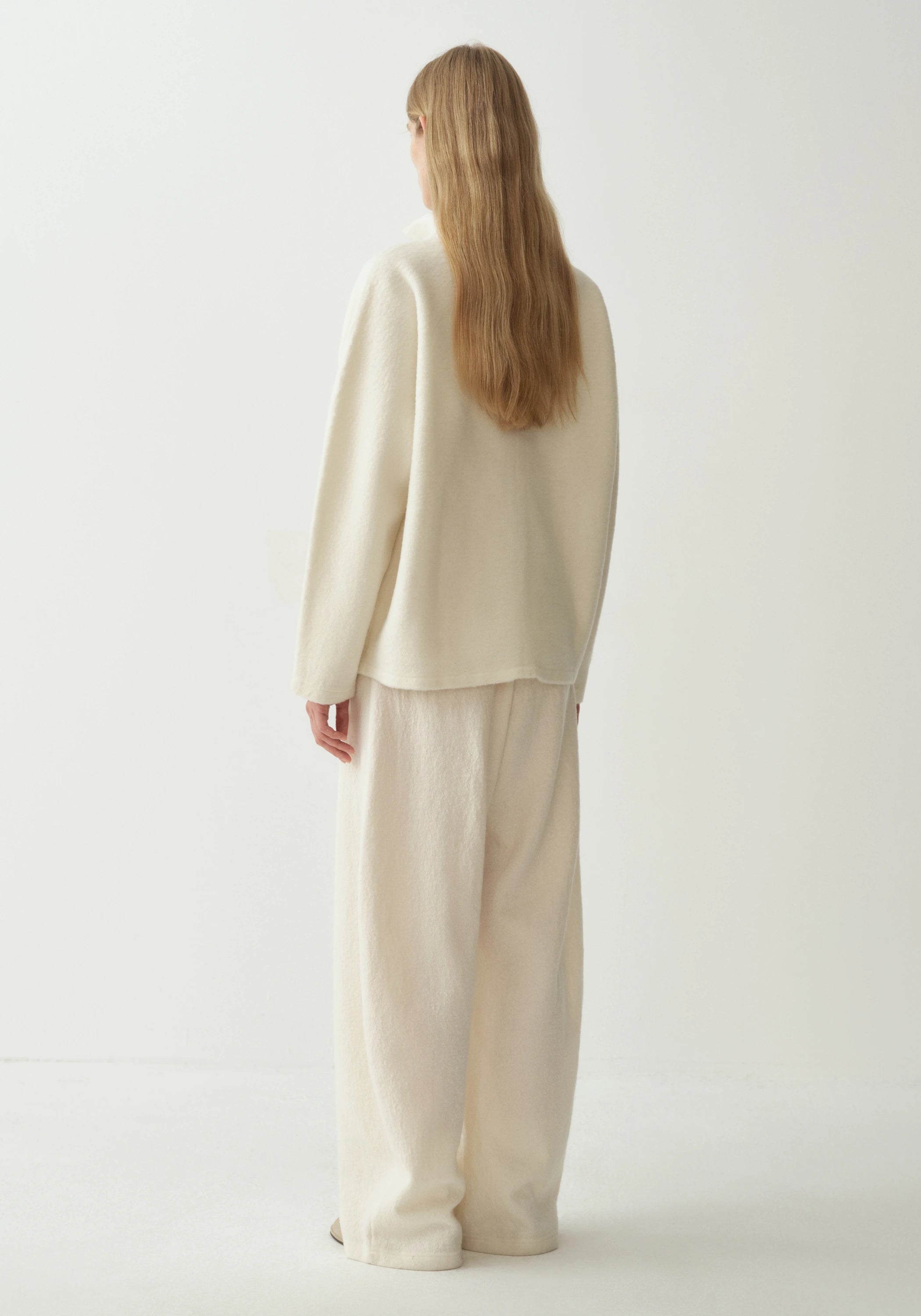 #color_off white