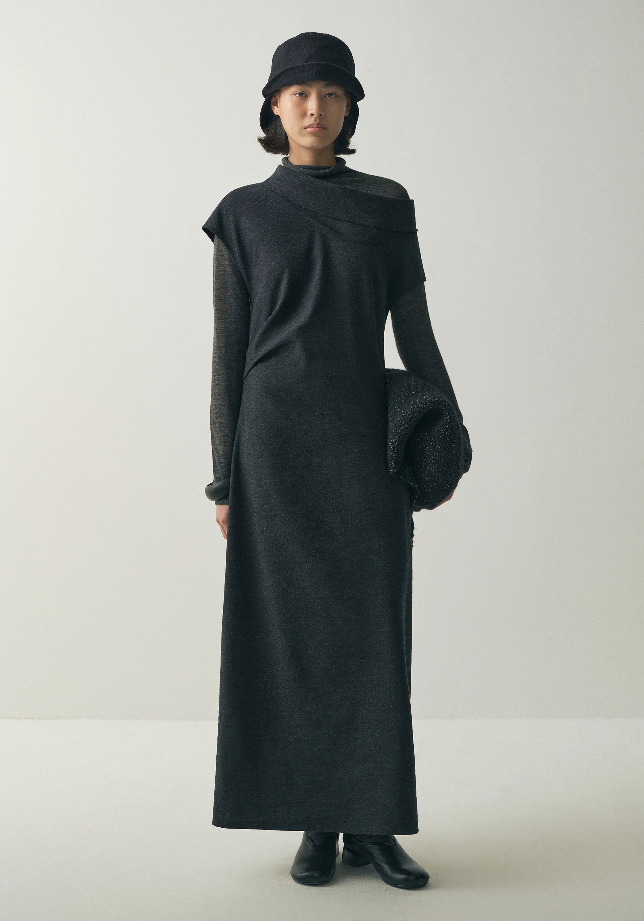 #color_black ash