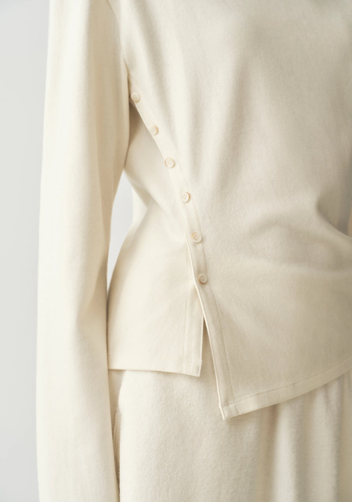 #color_off white