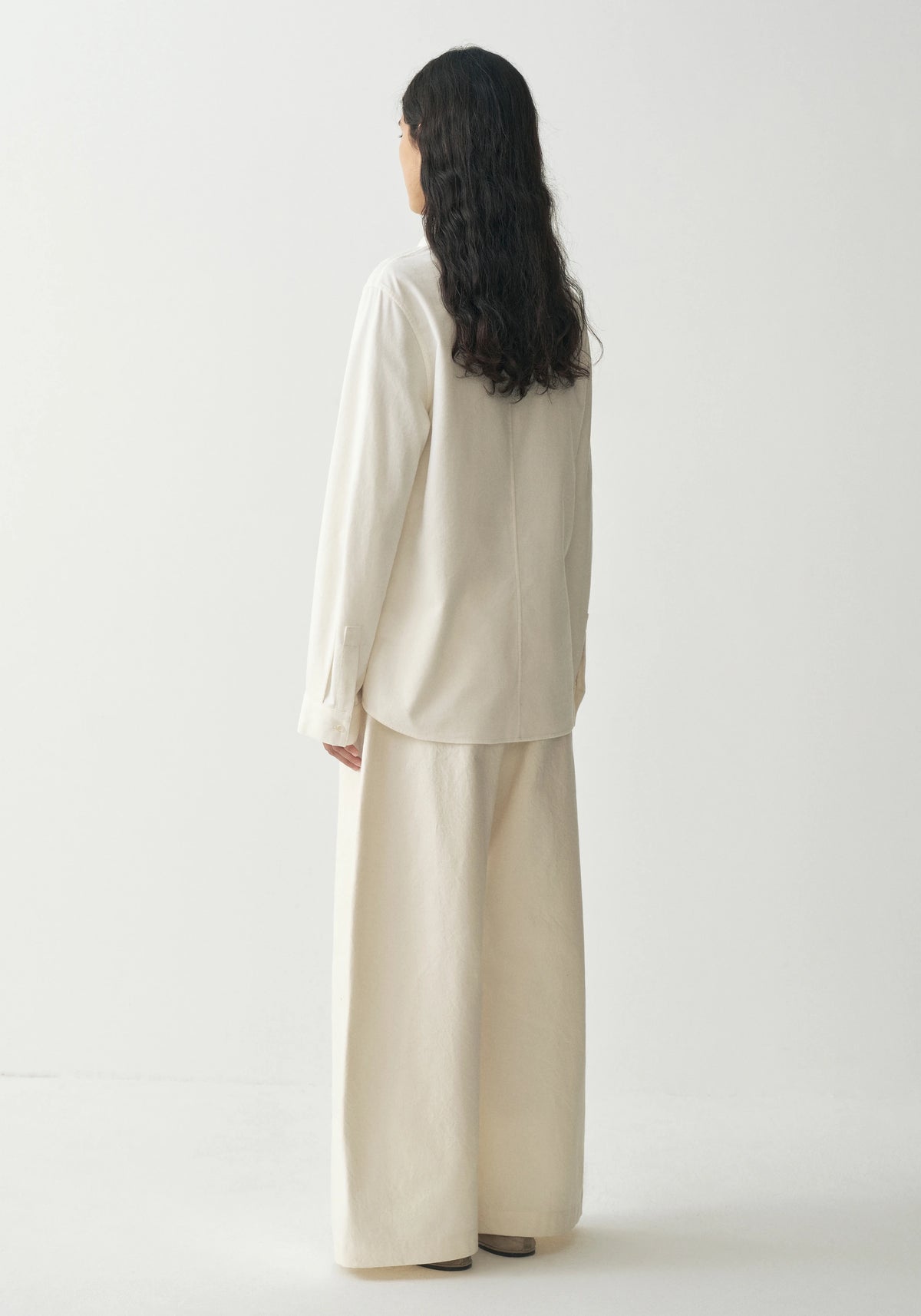 #color_off white