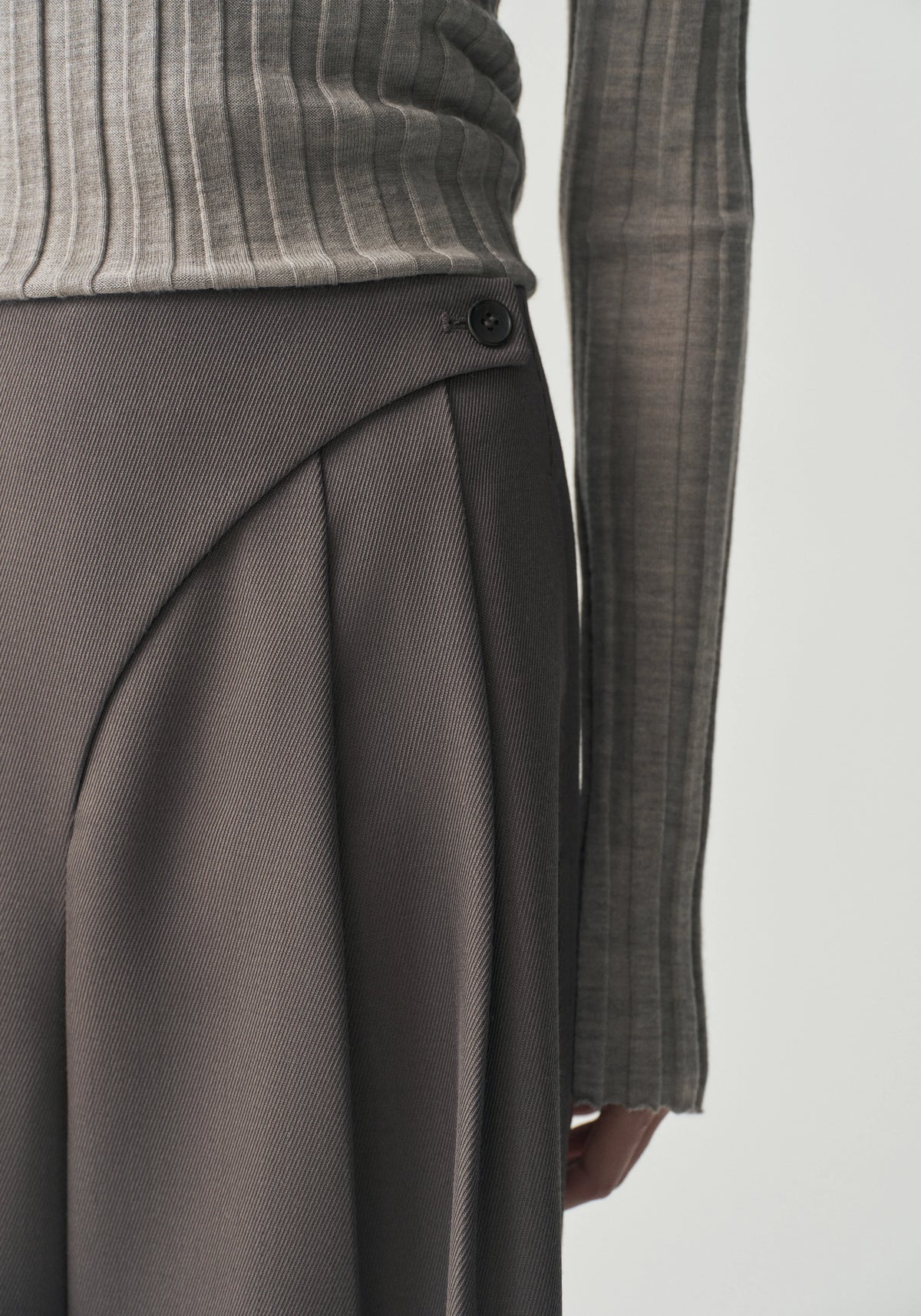 #color_mid gray