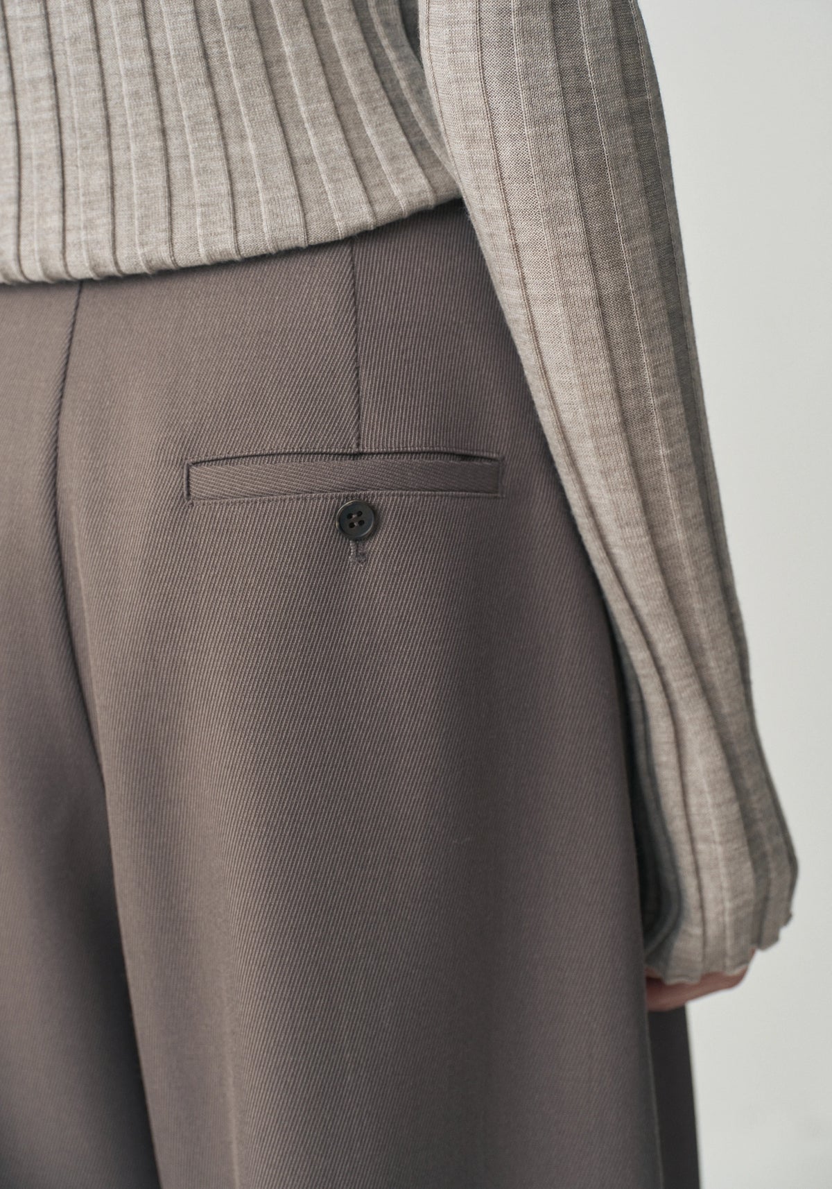 #color_mid gray