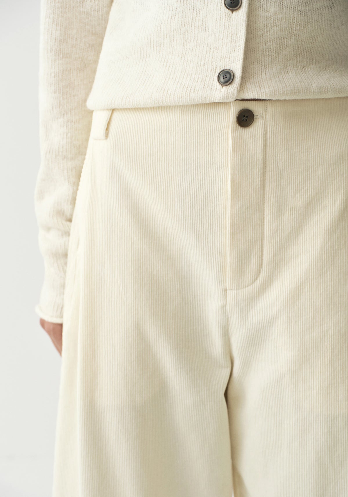 #color_cream white
