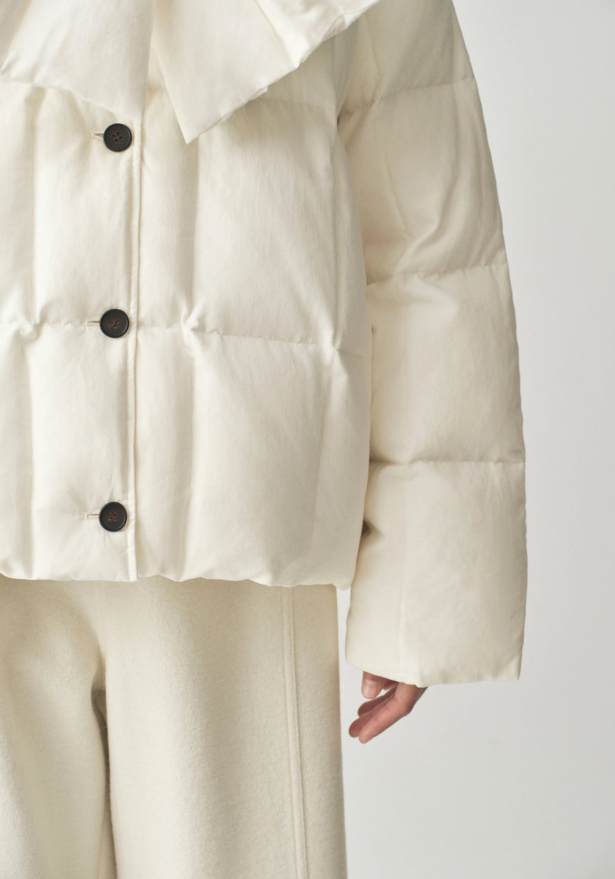 #color_off white