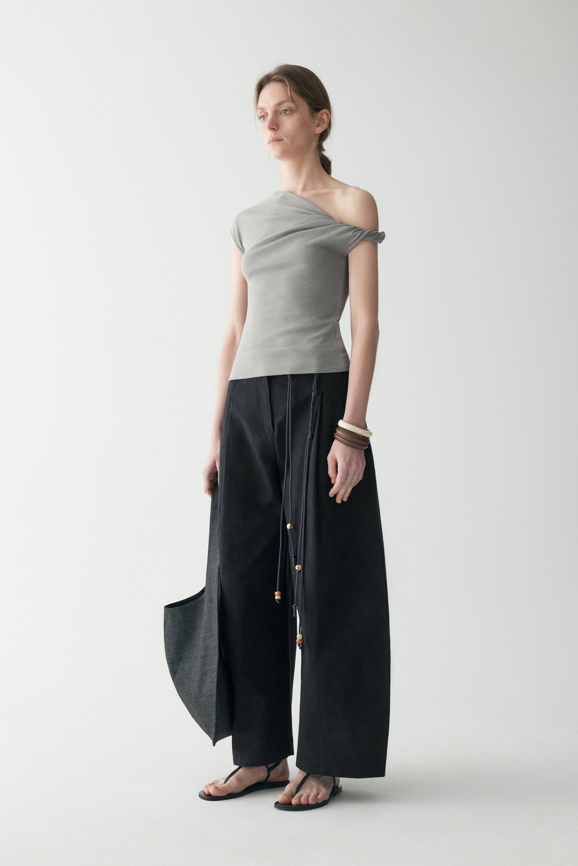 One-Shoulder Twist T-Shirt | INSIS