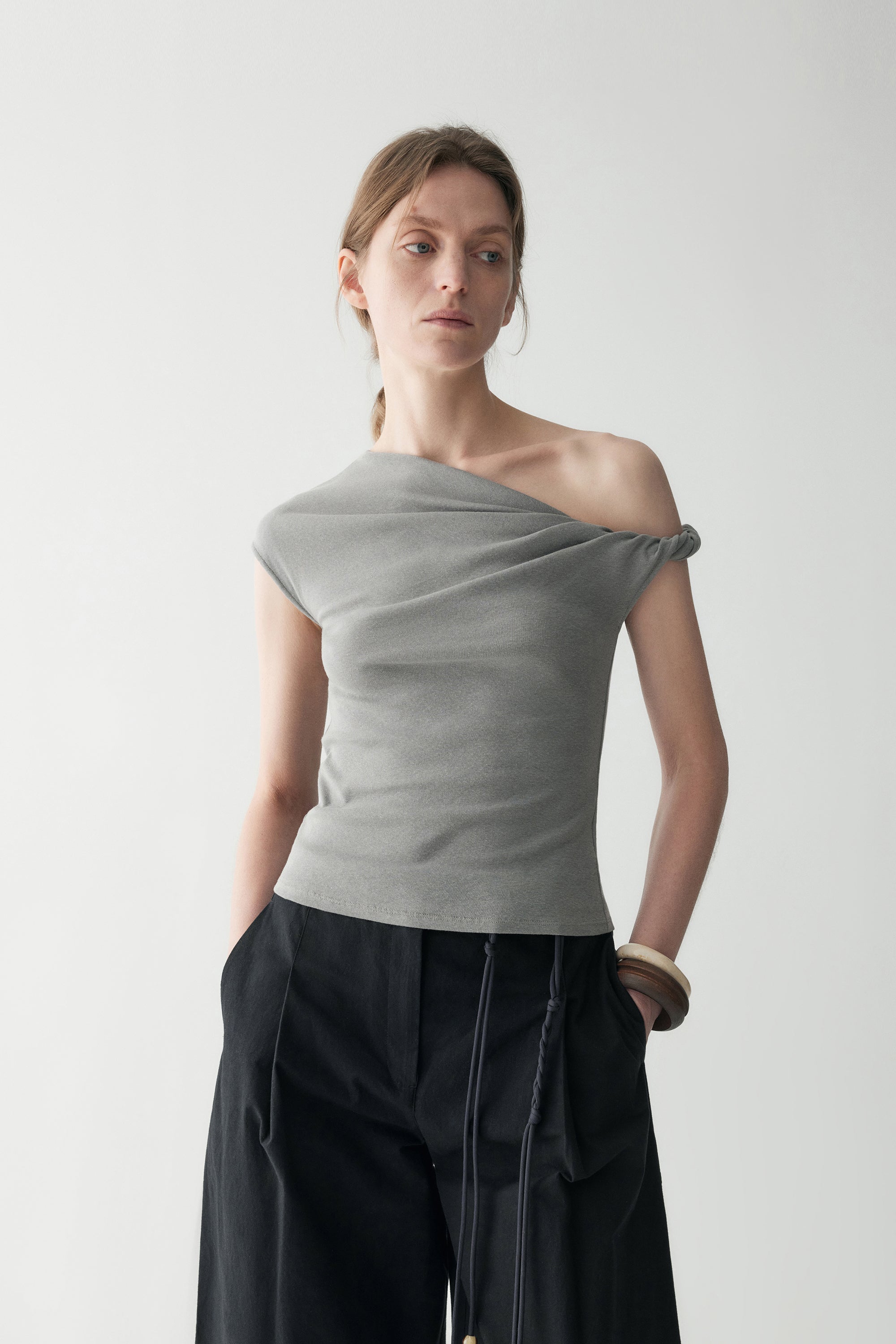 One-Shoulder Twist T-Shirt | INSIS